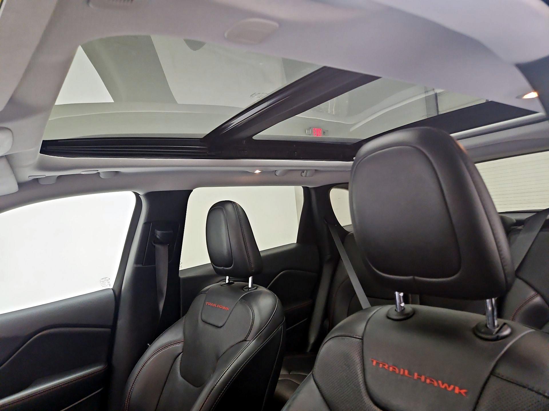 Thumbnail: 2019 Jeep Cherokee - 20