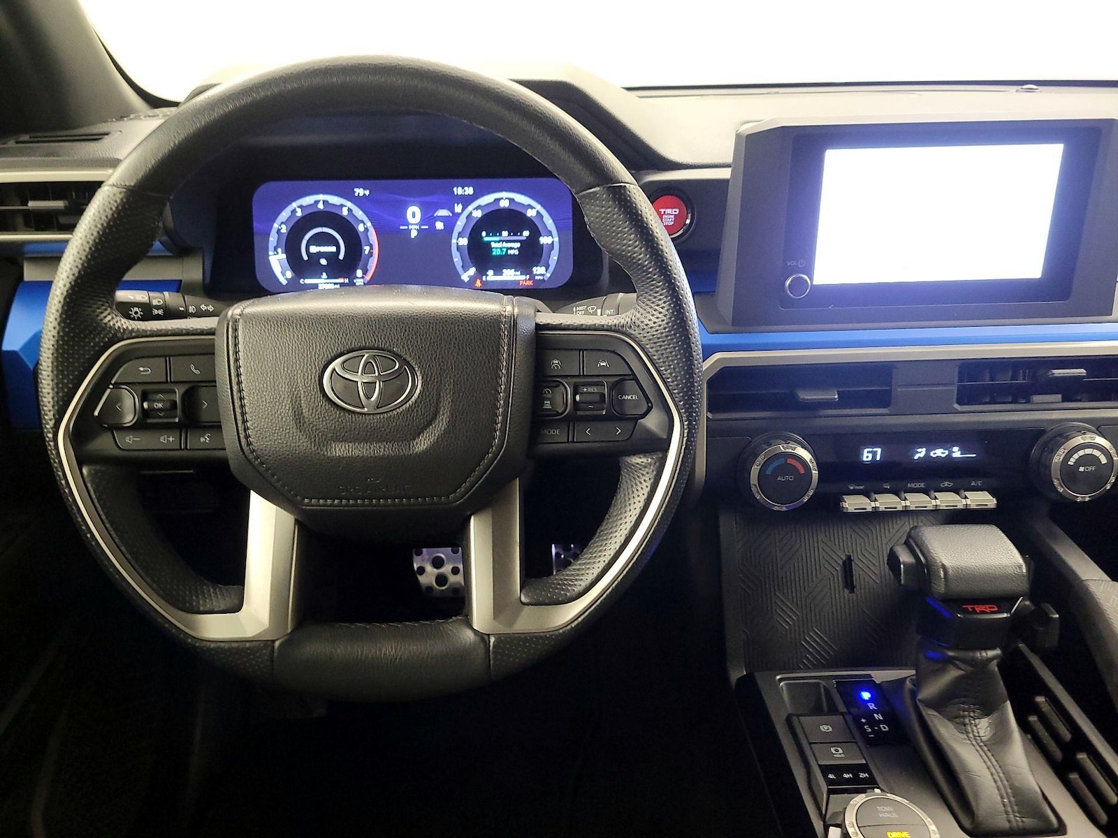 2025 Toyota Tacoma TRD Sport - Photo 11