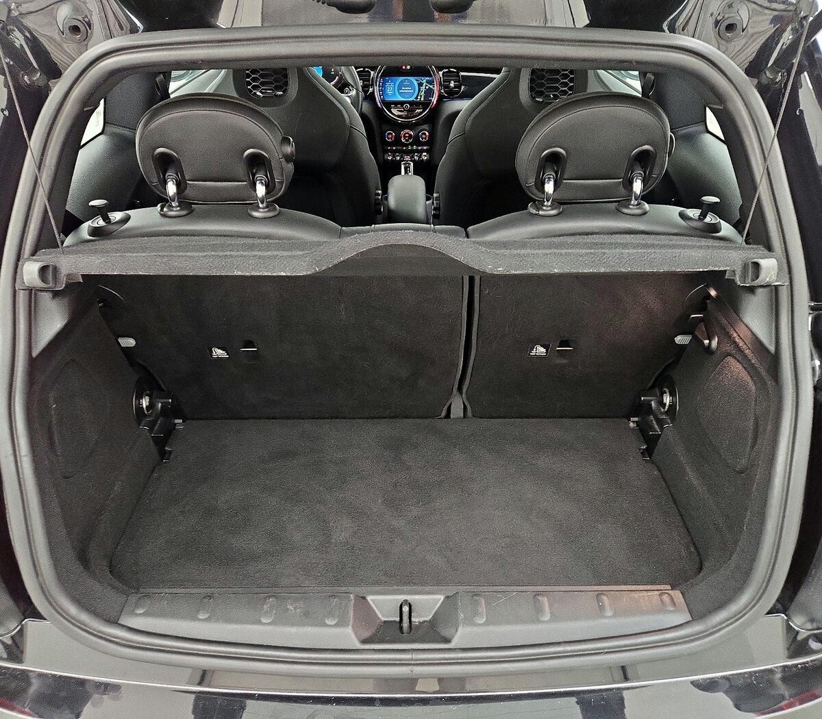 Trunk/Cargo (Seats Up)