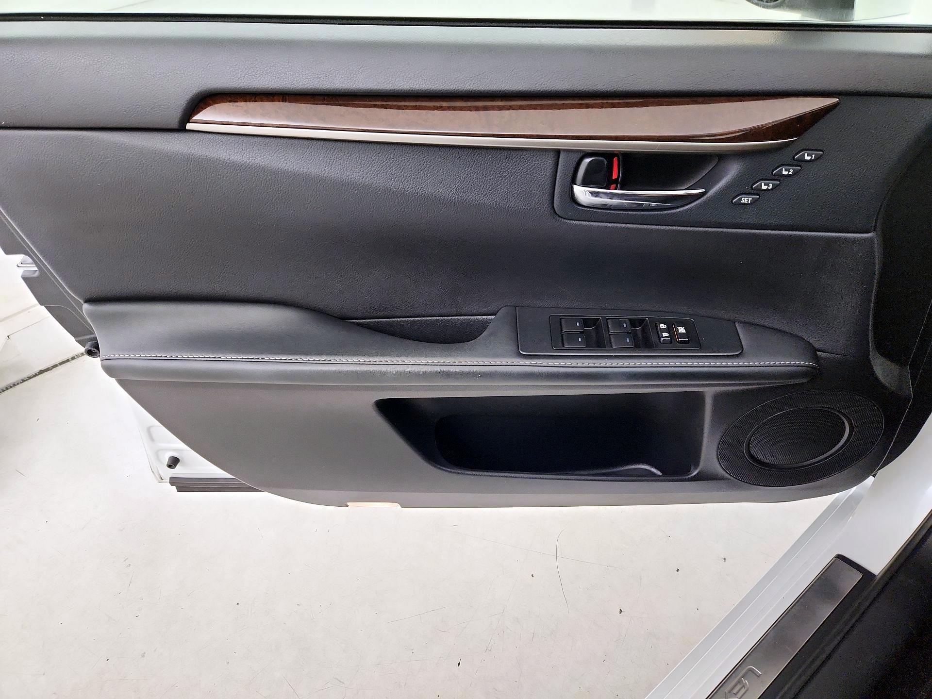 Thumbnail: 2014 Lexus ES - 12