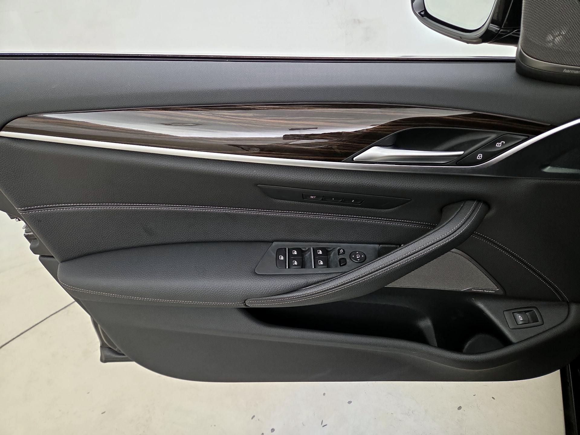Thumbnail: 2021 BMW 5 Series - 12
