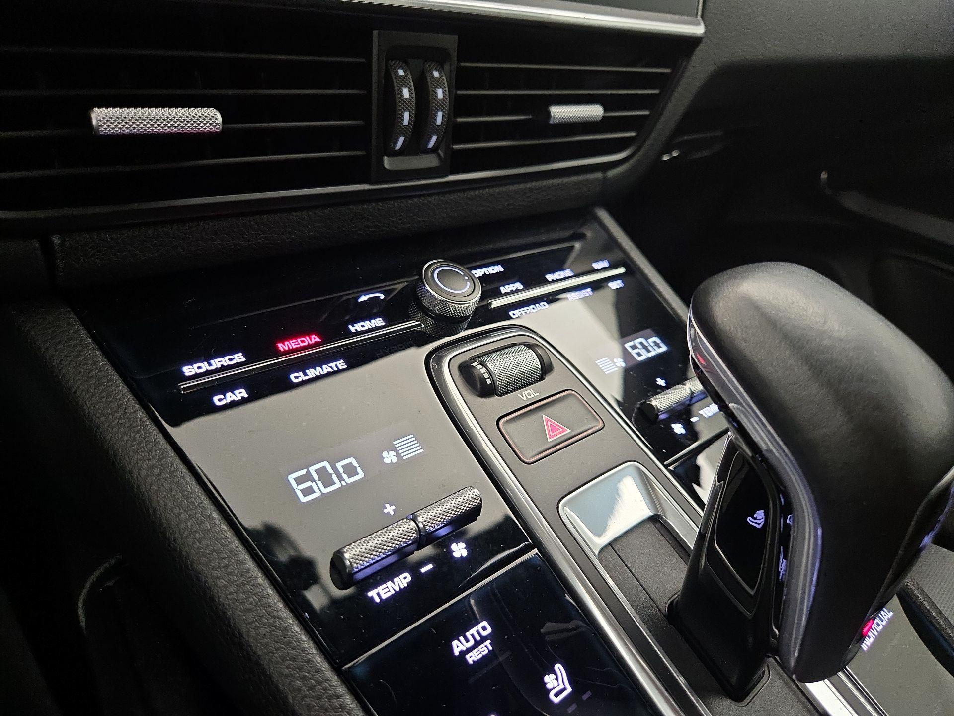 Thumbnail: 2019 Porsche Cayenne - 17