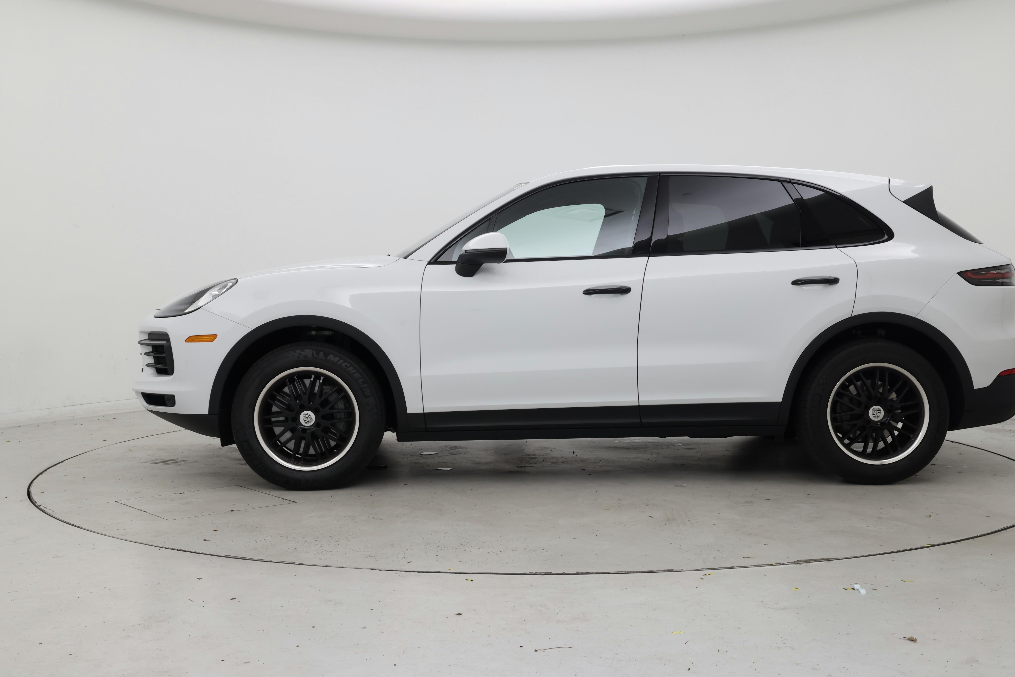 Thumbnail: 2019 Porsche Cayenne - 3