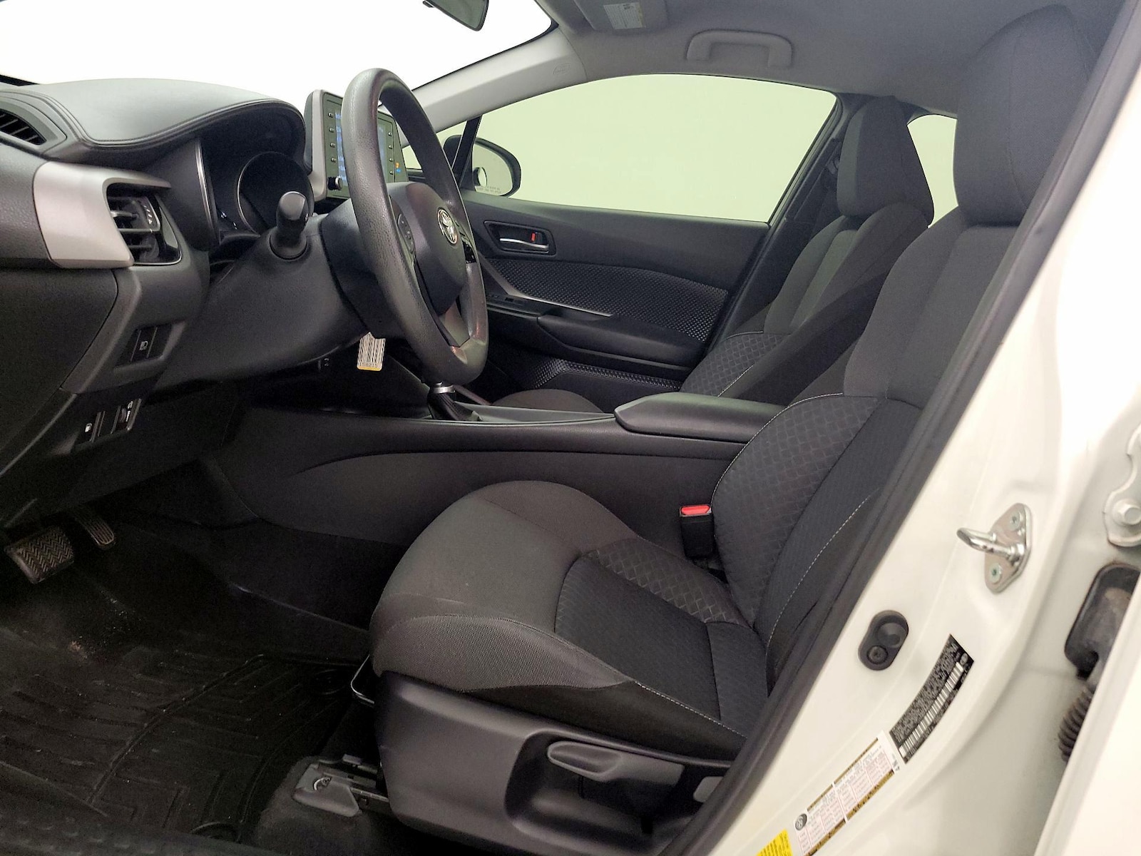 2020 Toyota C-HR LE - Photo 12