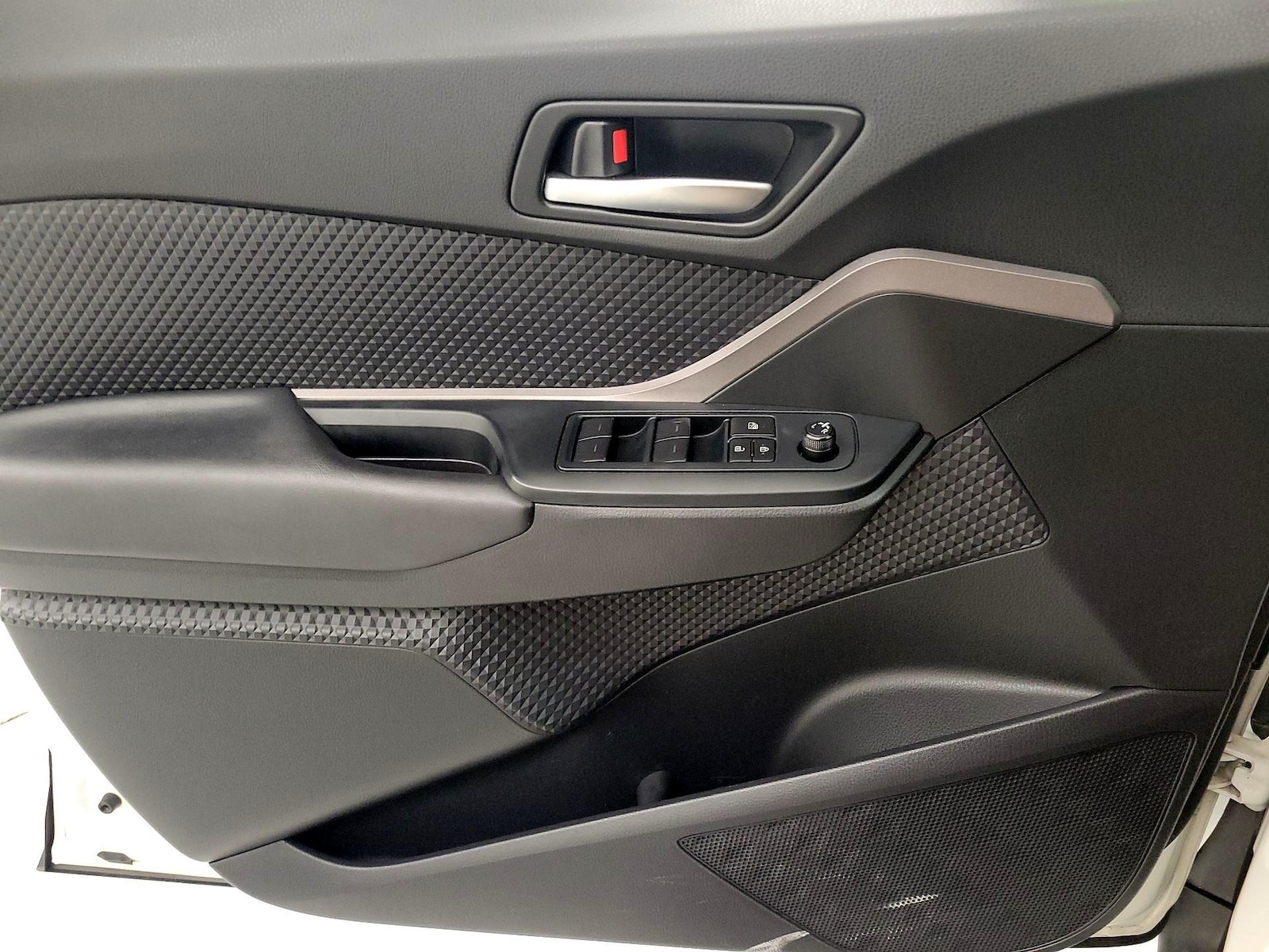 2020 Toyota C-HR LE - Photo 13