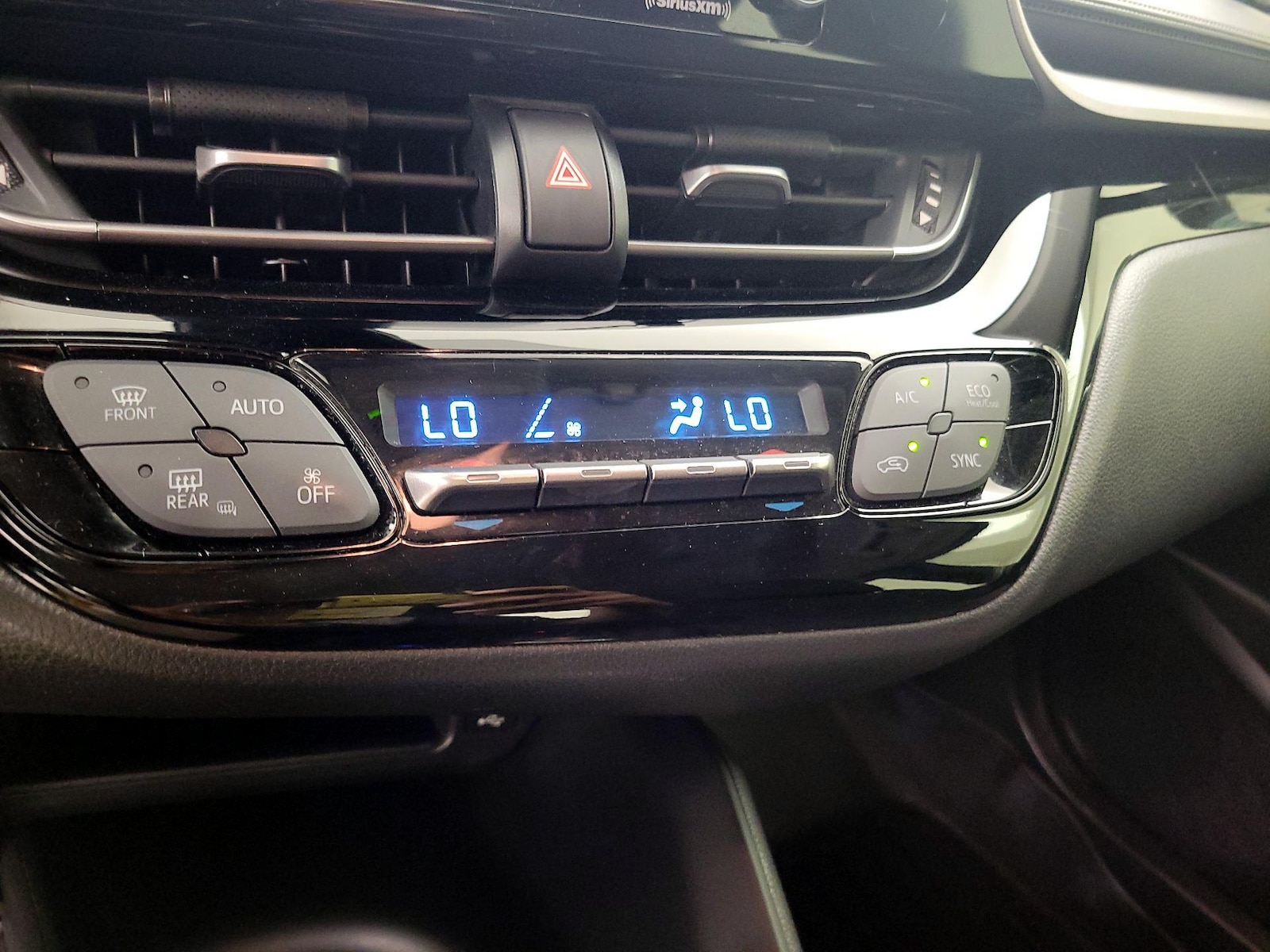 2020 Toyota C-HR LE - Photo 17