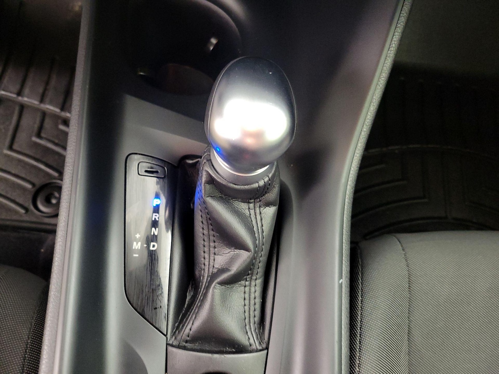 2020 Toyota C-HR LE - Photo 18
