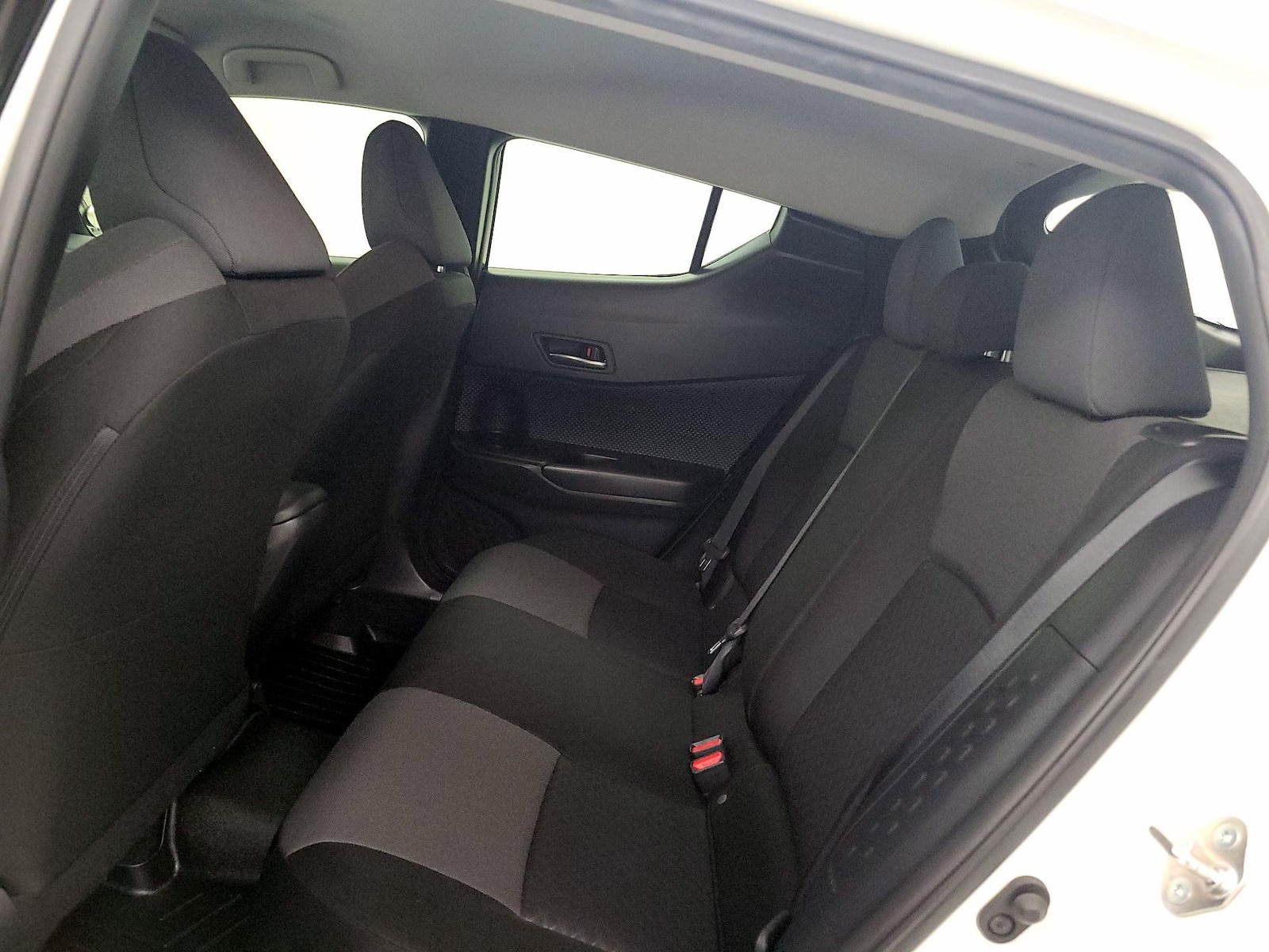 2020 Toyota C-HR LE - Photo 20