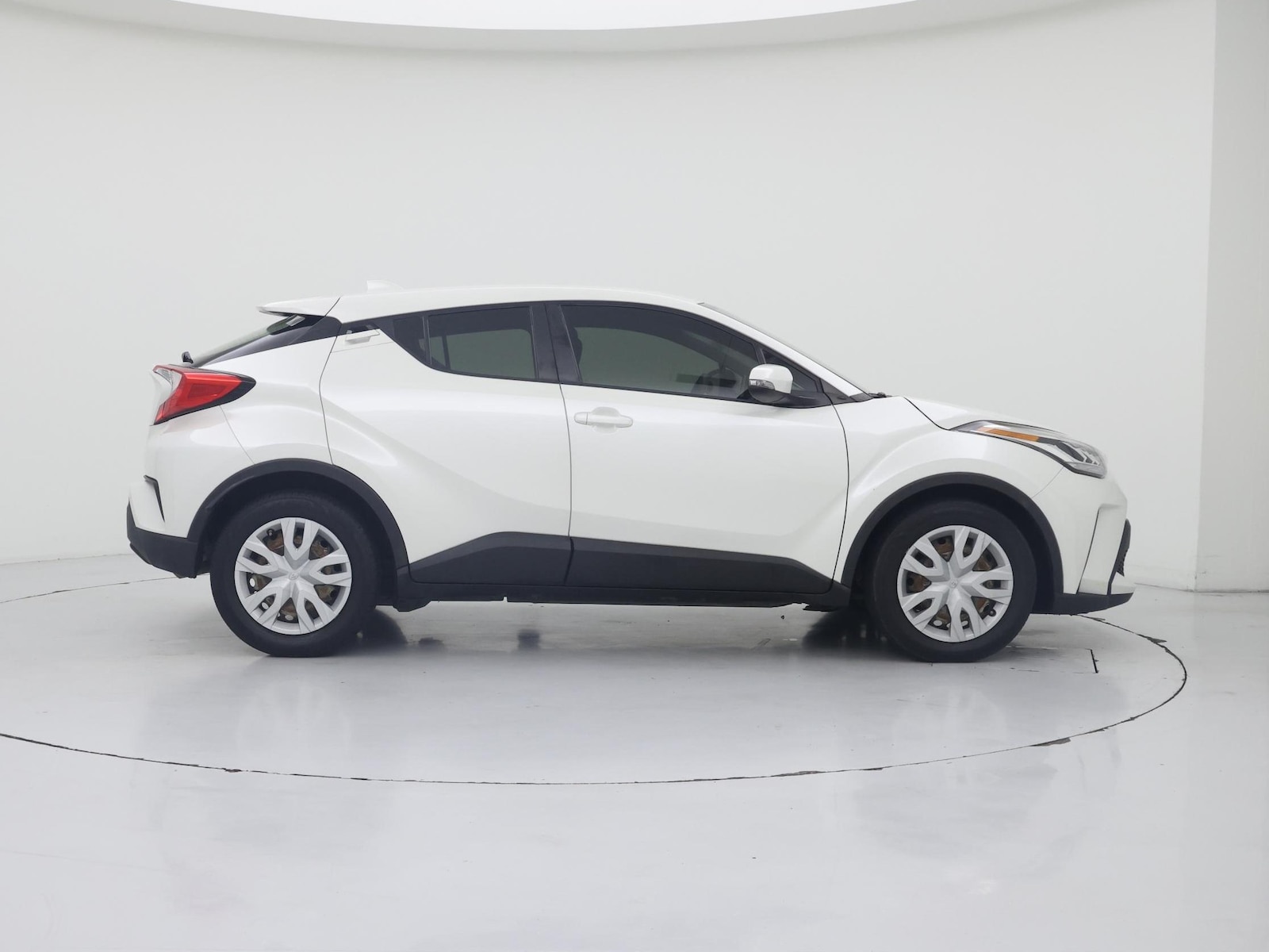 2020 Toyota C-HR LE - Photo 8