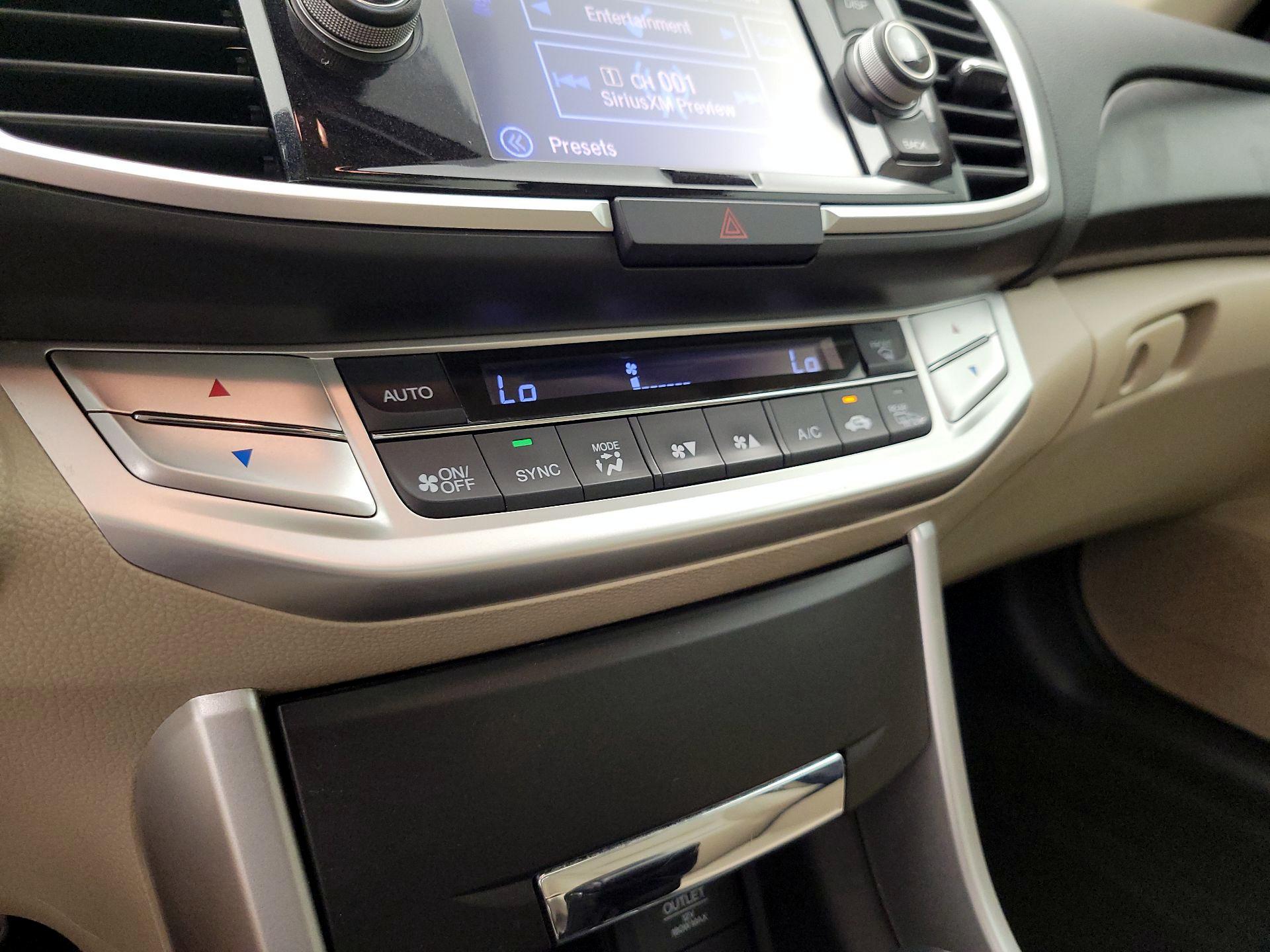 Thumbnail: 2015 Honda Accord - 16