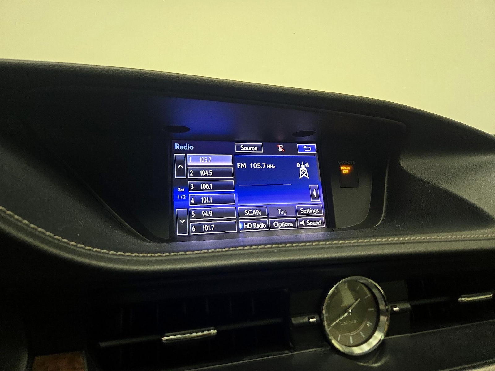 2015 Lexus ES 350 - Photo 17
