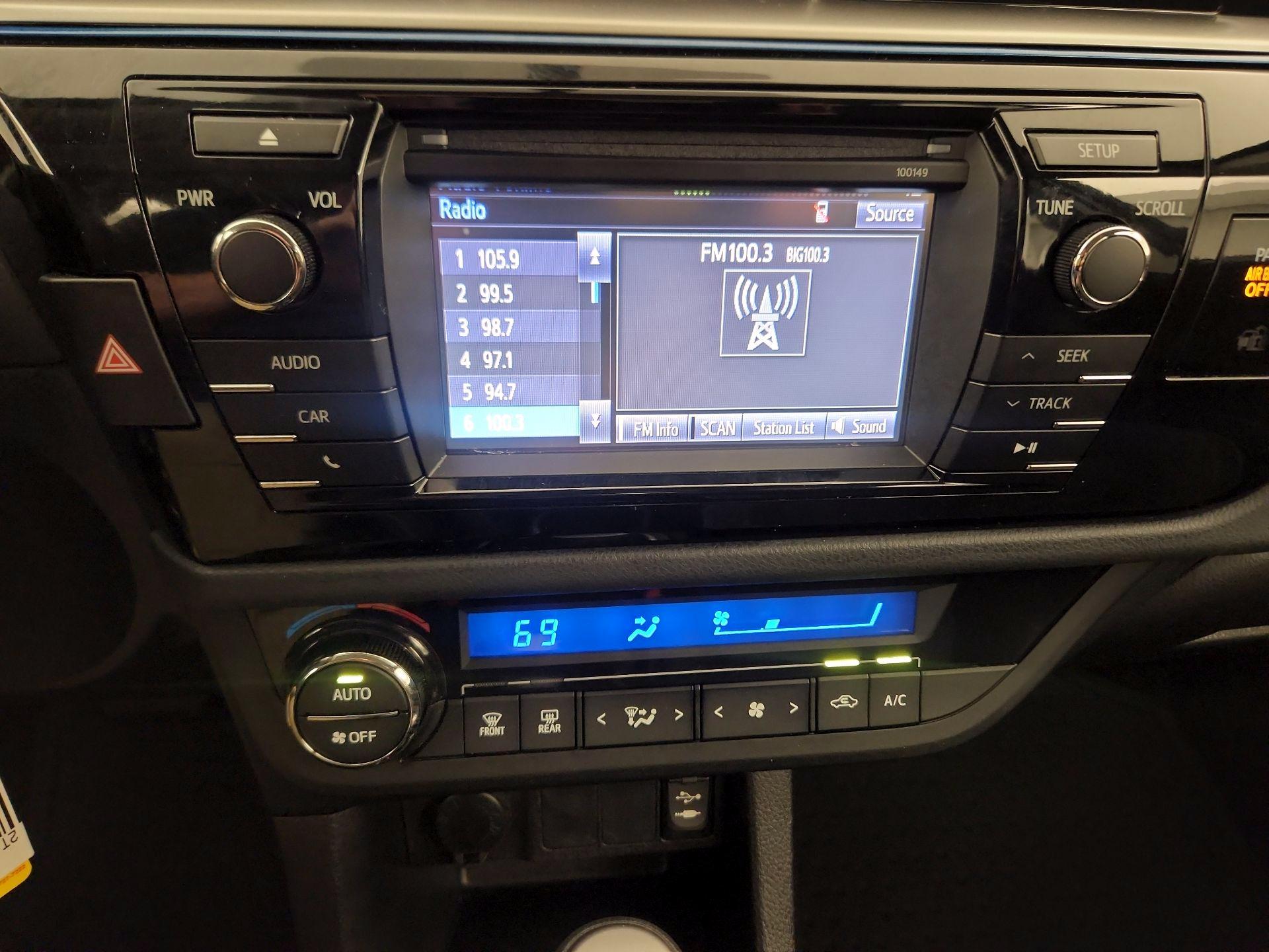 Thumbnail: 2015 Toyota Corolla - 15