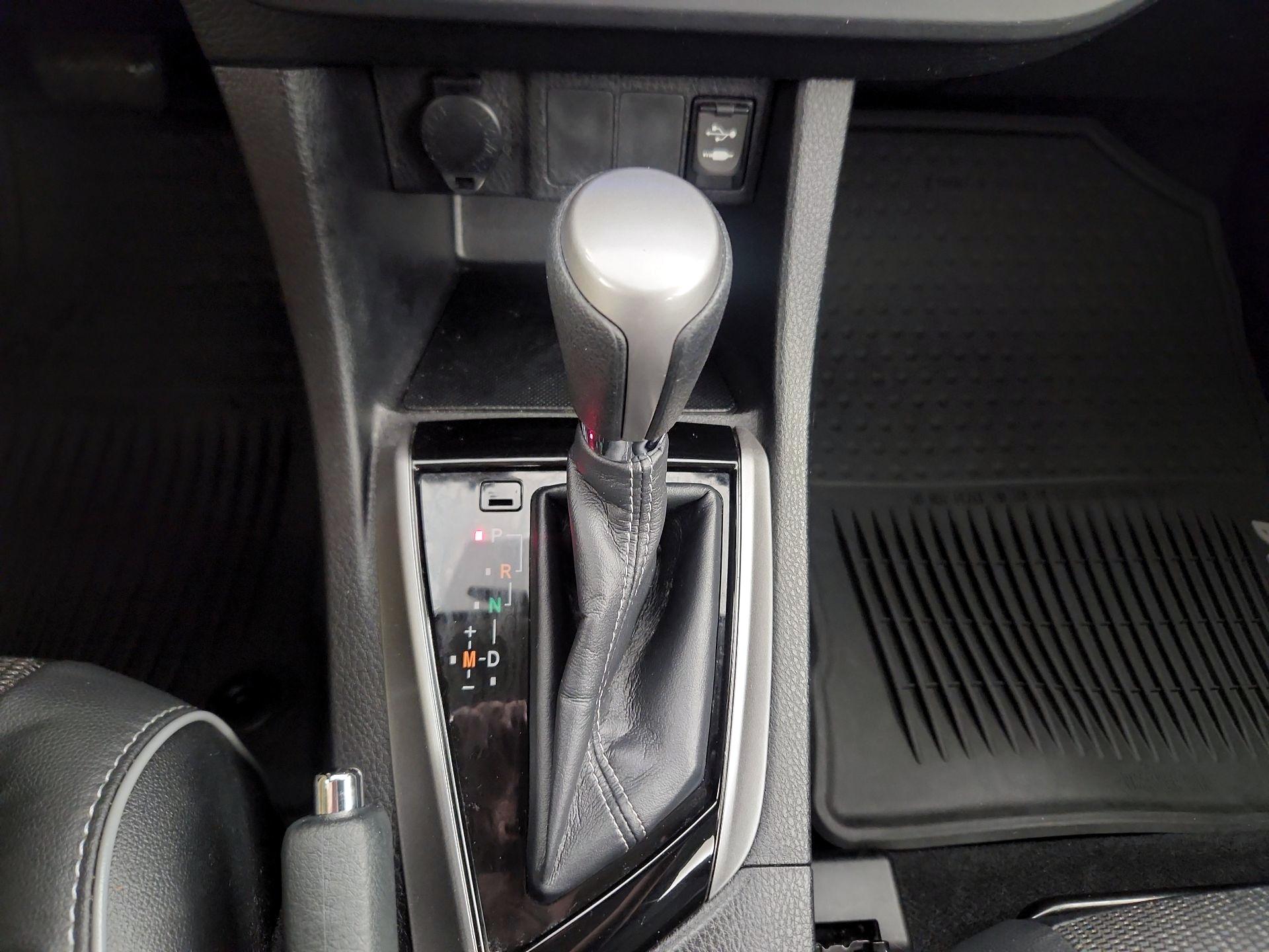 Thumbnail: 2015 Toyota Corolla - 17