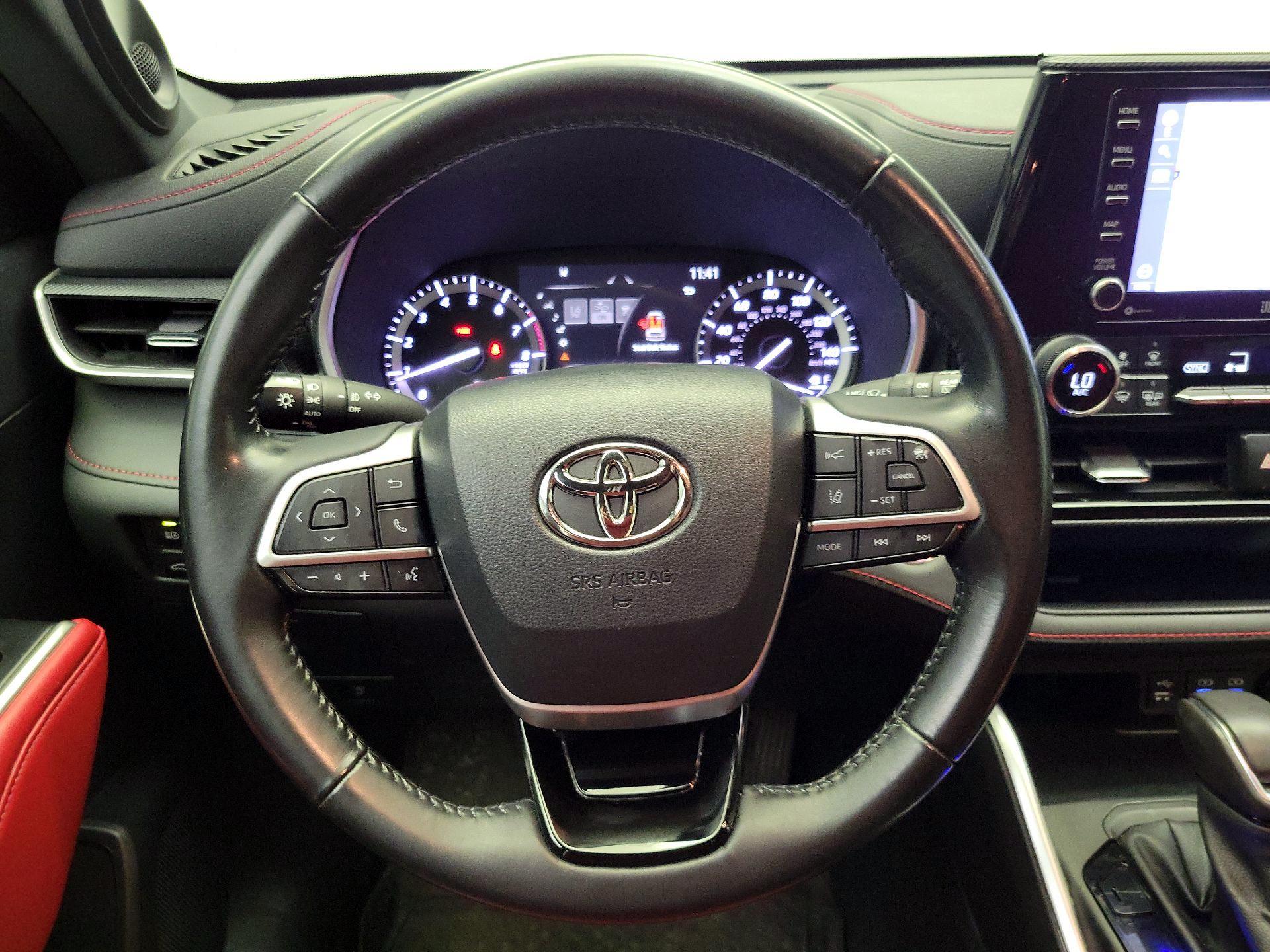 Thumbnail: 2022 Toyota Highlander - 10
