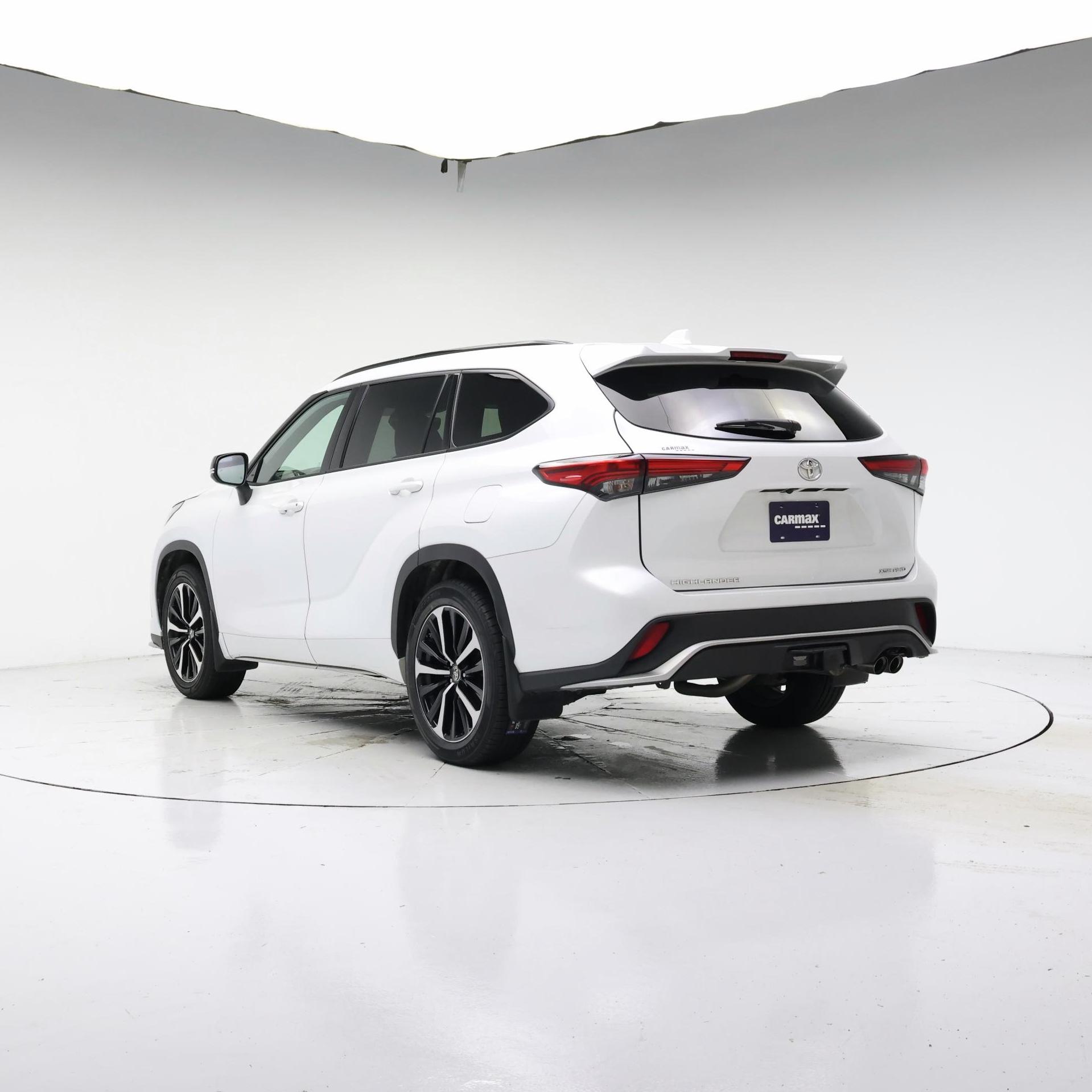 Thumbnail: 2022 Toyota Highlander - 2