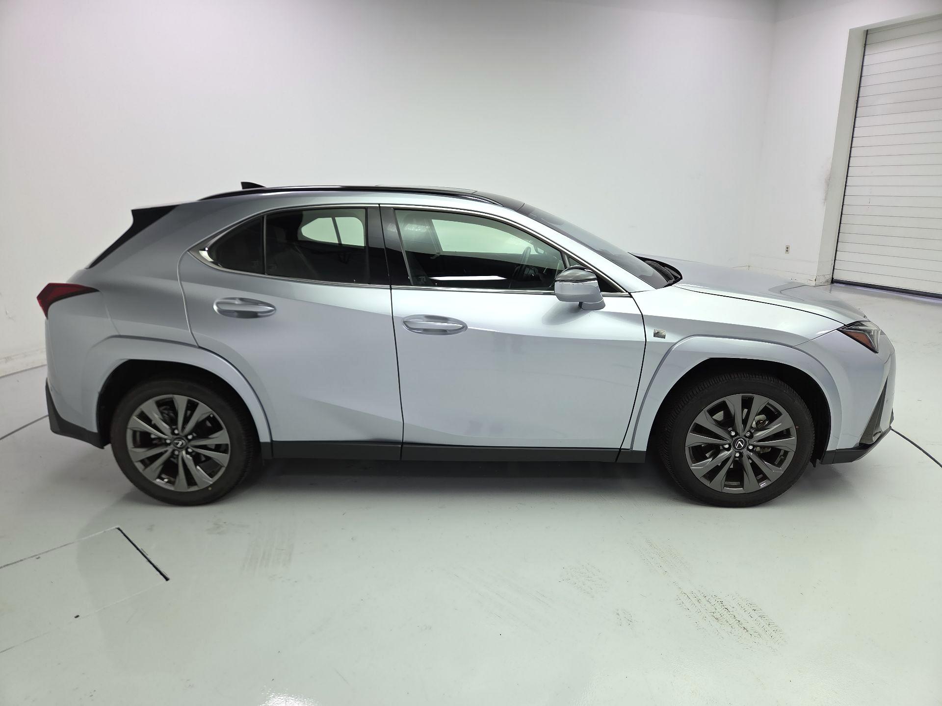 Thumbnail: 2024 Lexus UX - 4