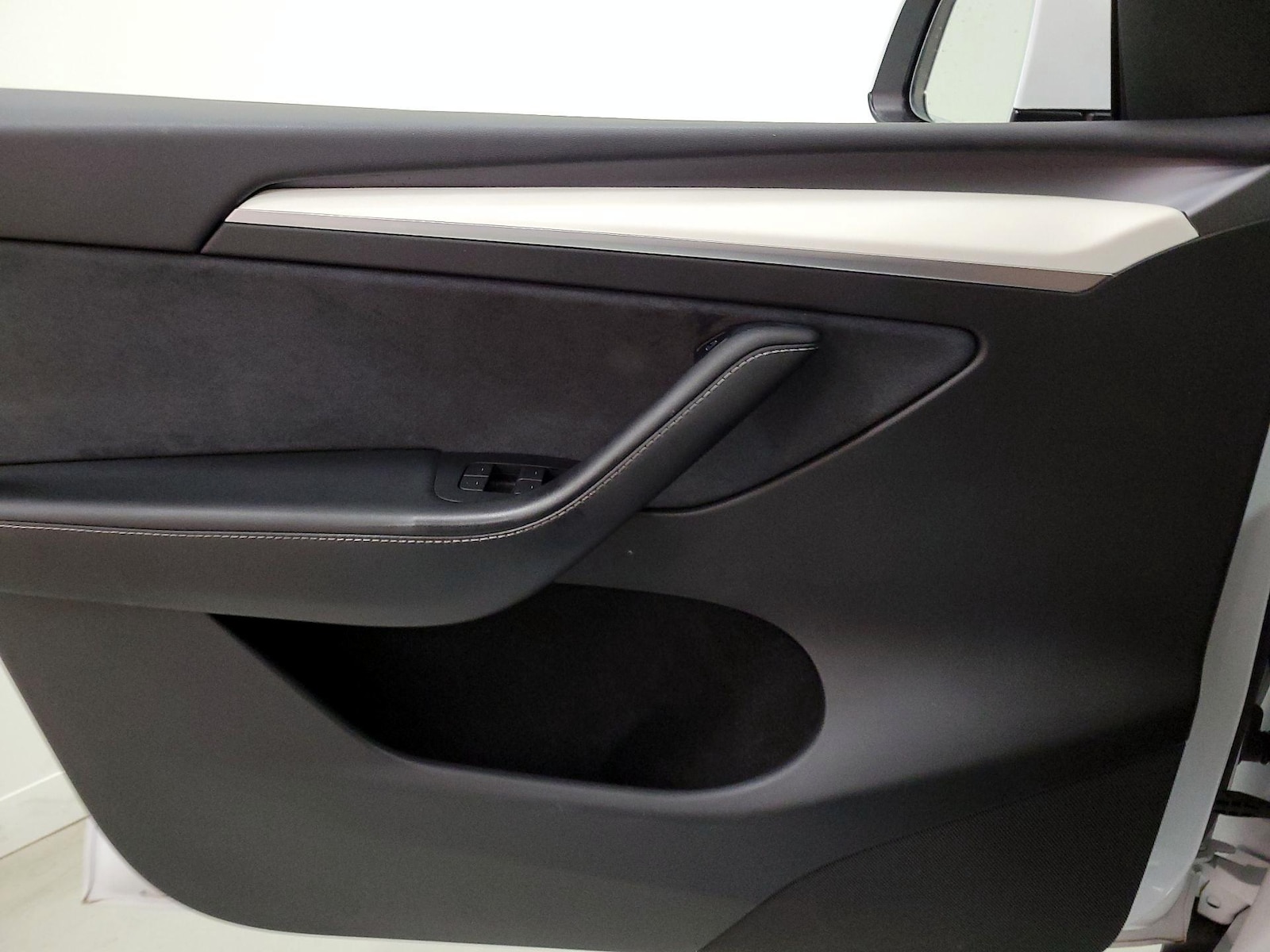 2022 Tesla Model Y Long Range - Photo 13