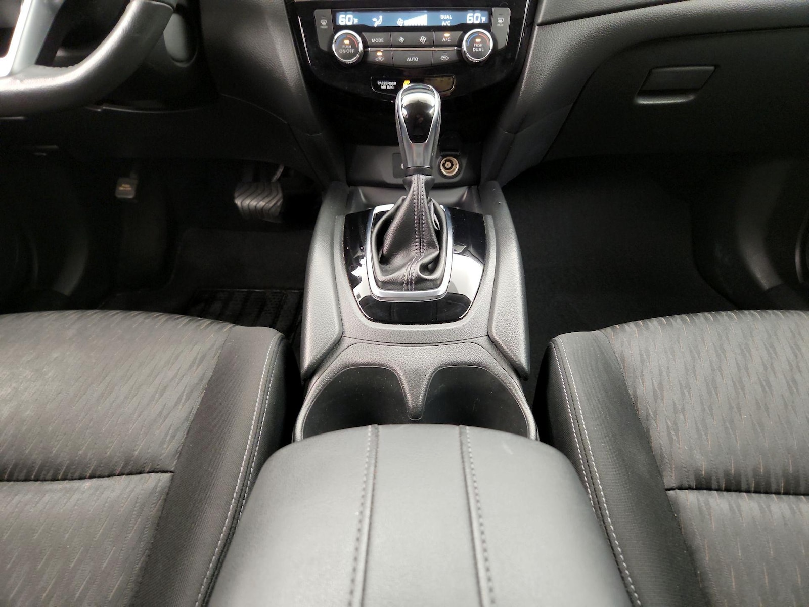 2018 Nissan Rogue SV - Photo 19