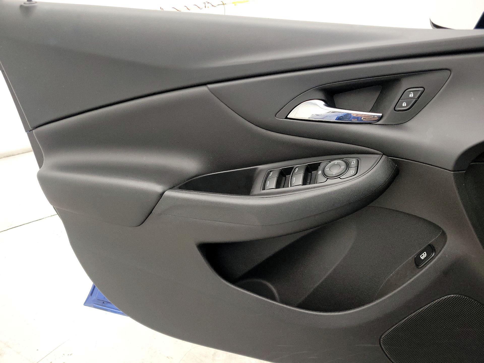 Thumbnail: 2018 Chevrolet Volt - 12