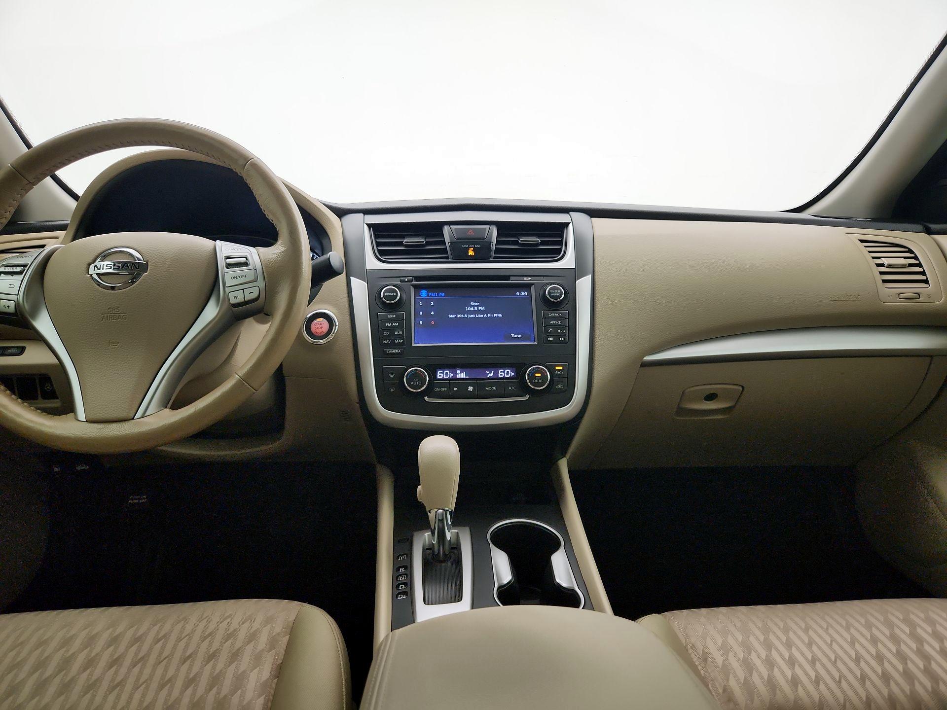 Thumbnail: 2017 Nissan Altima - 9