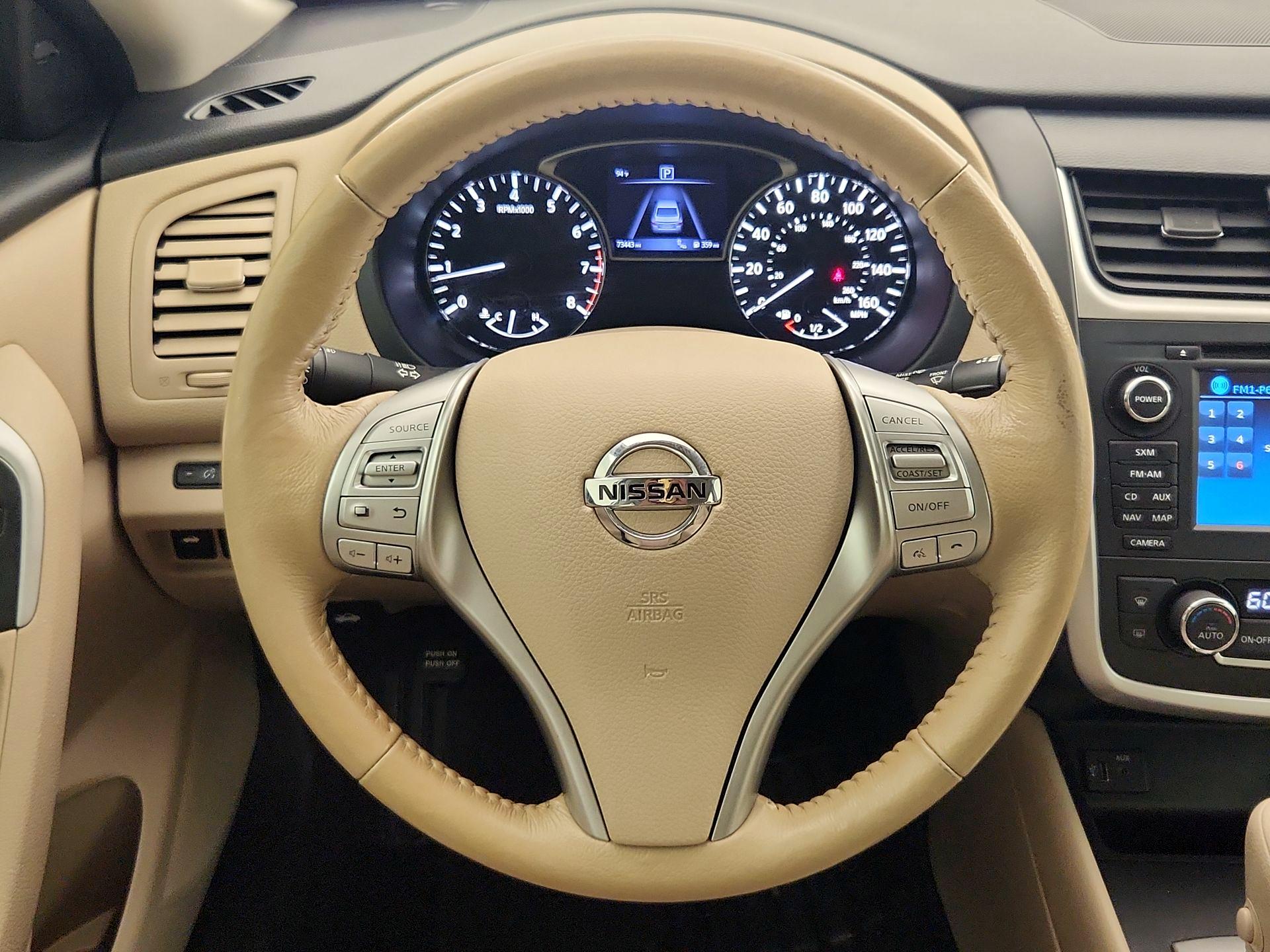 Thumbnail: 2017 Nissan Altima - 10