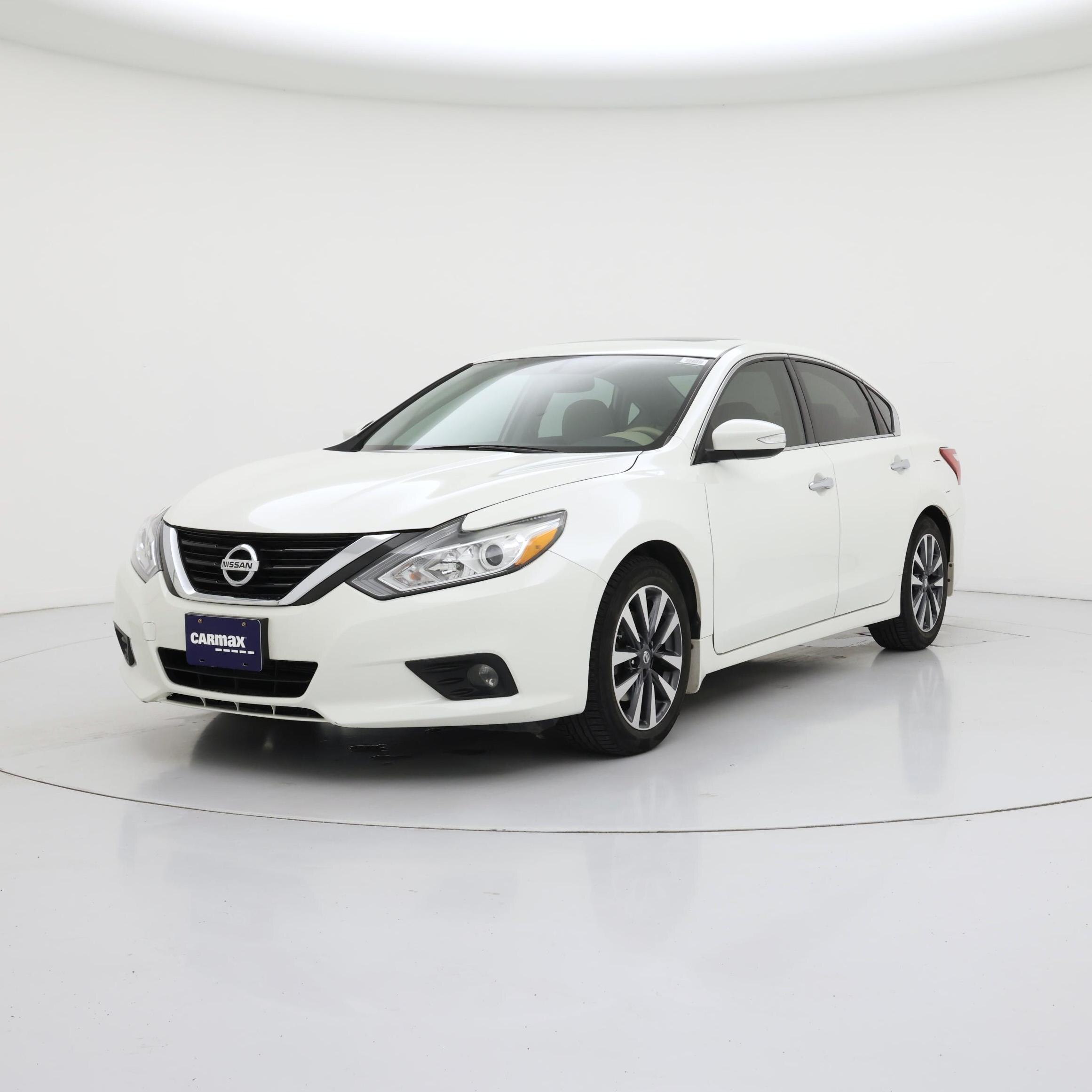 Thumbnail: 2017 Nissan Altima - 4