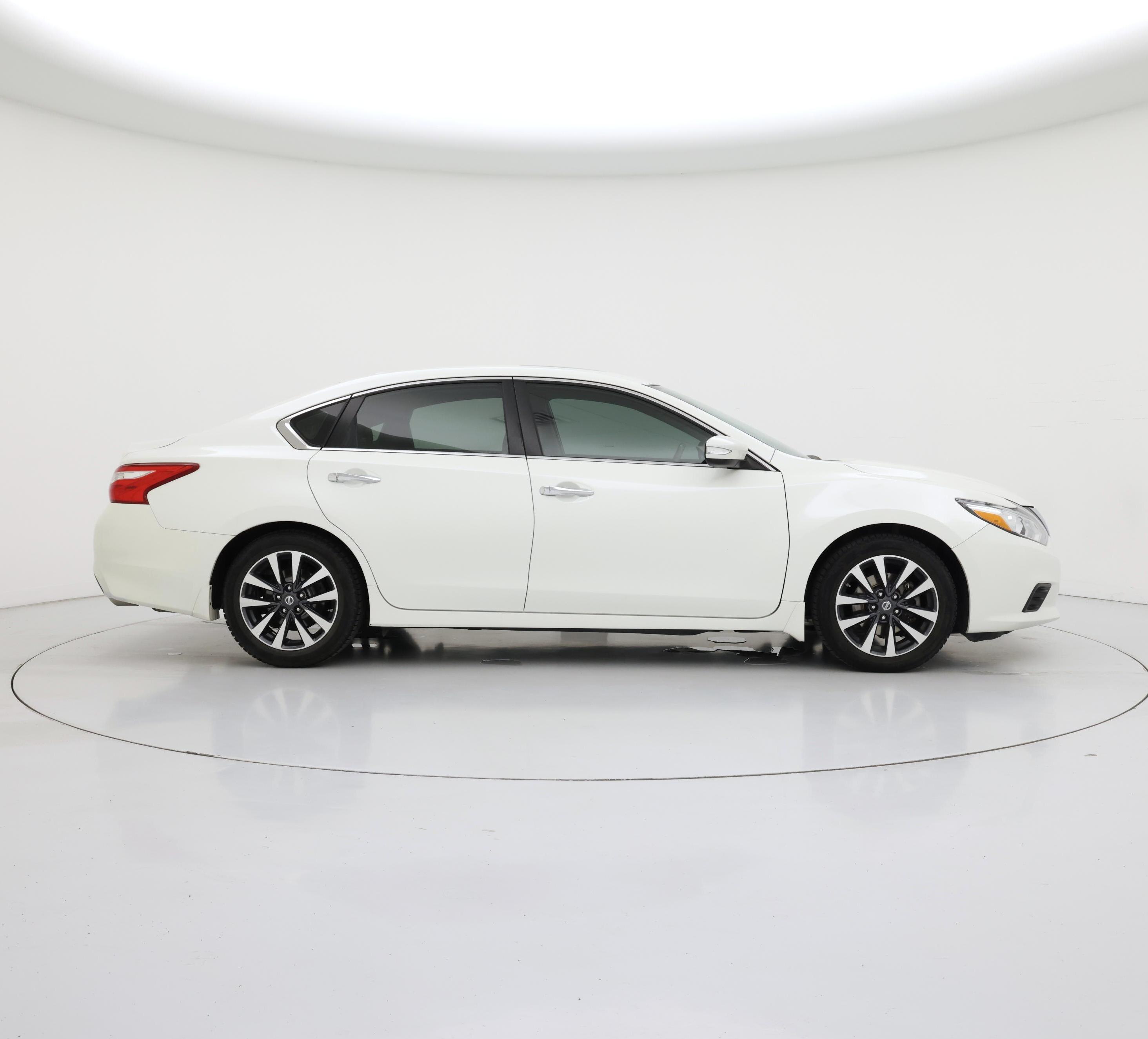 Thumbnail: 2017 Nissan Altima - 7