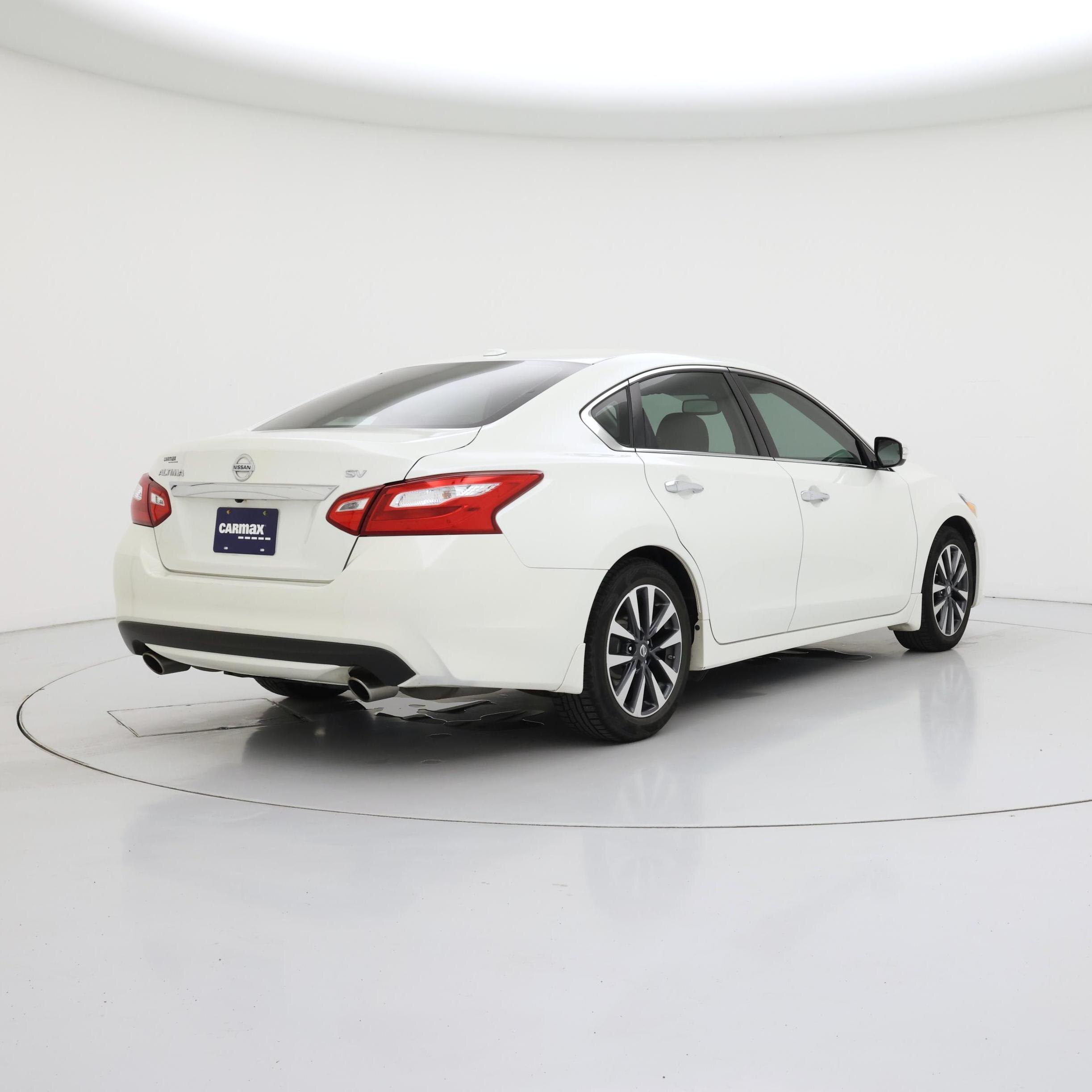 Thumbnail: 2017 Nissan Altima - 8