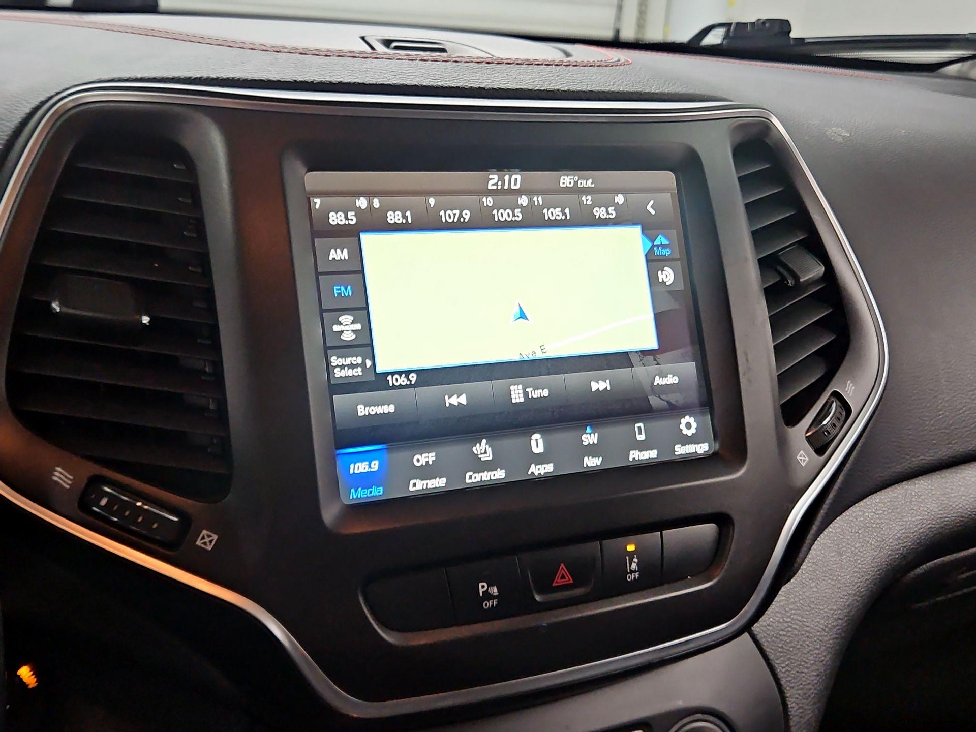 Thumbnail: 2021 Jeep Cherokee - 14