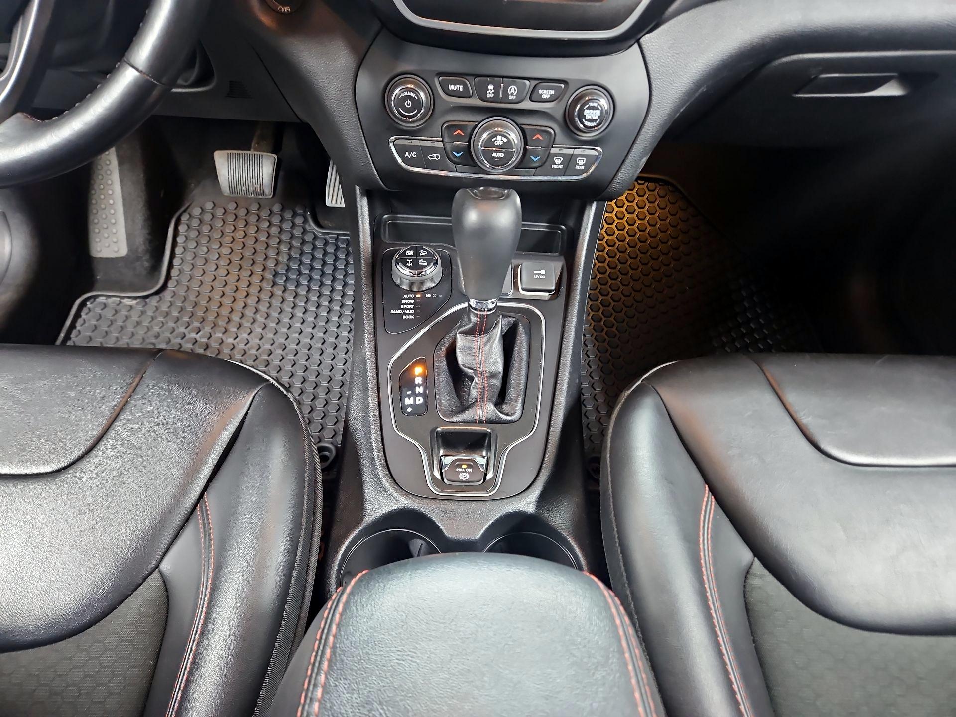 Thumbnail: 2021 Jeep Cherokee - 18