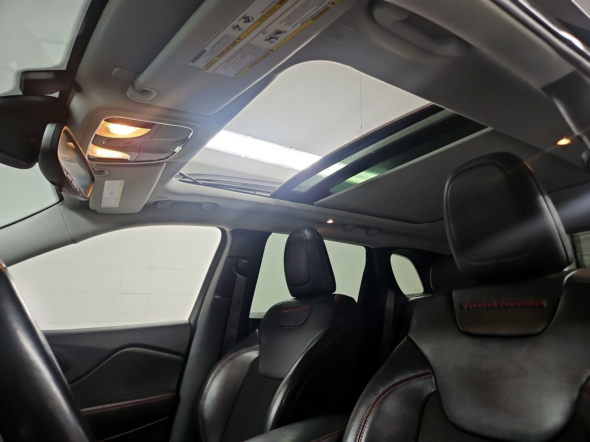 Thumbnail: 2021 Jeep Cherokee - 20