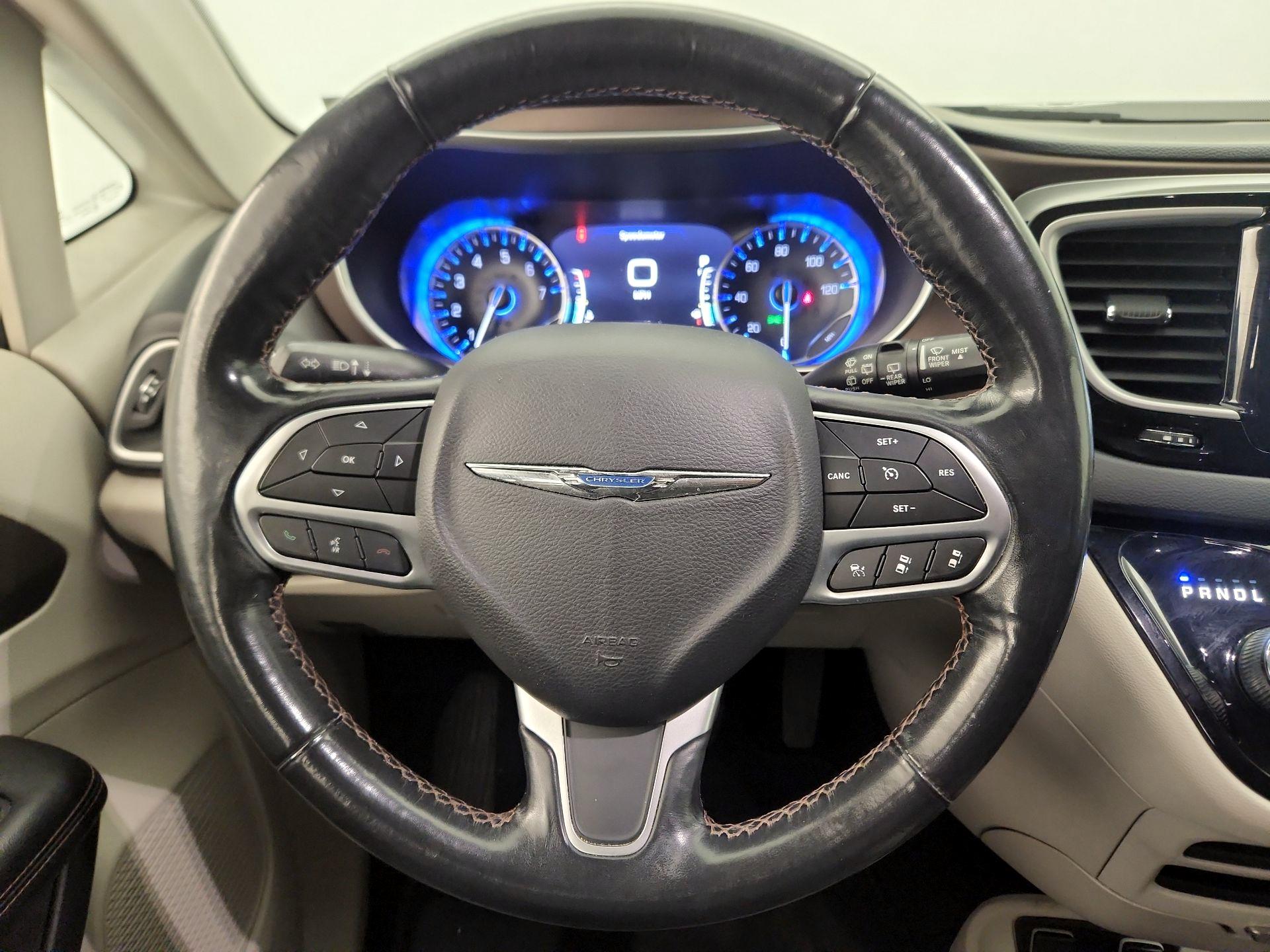 Thumbnail: 2019 Chrysler Pacifica - 10