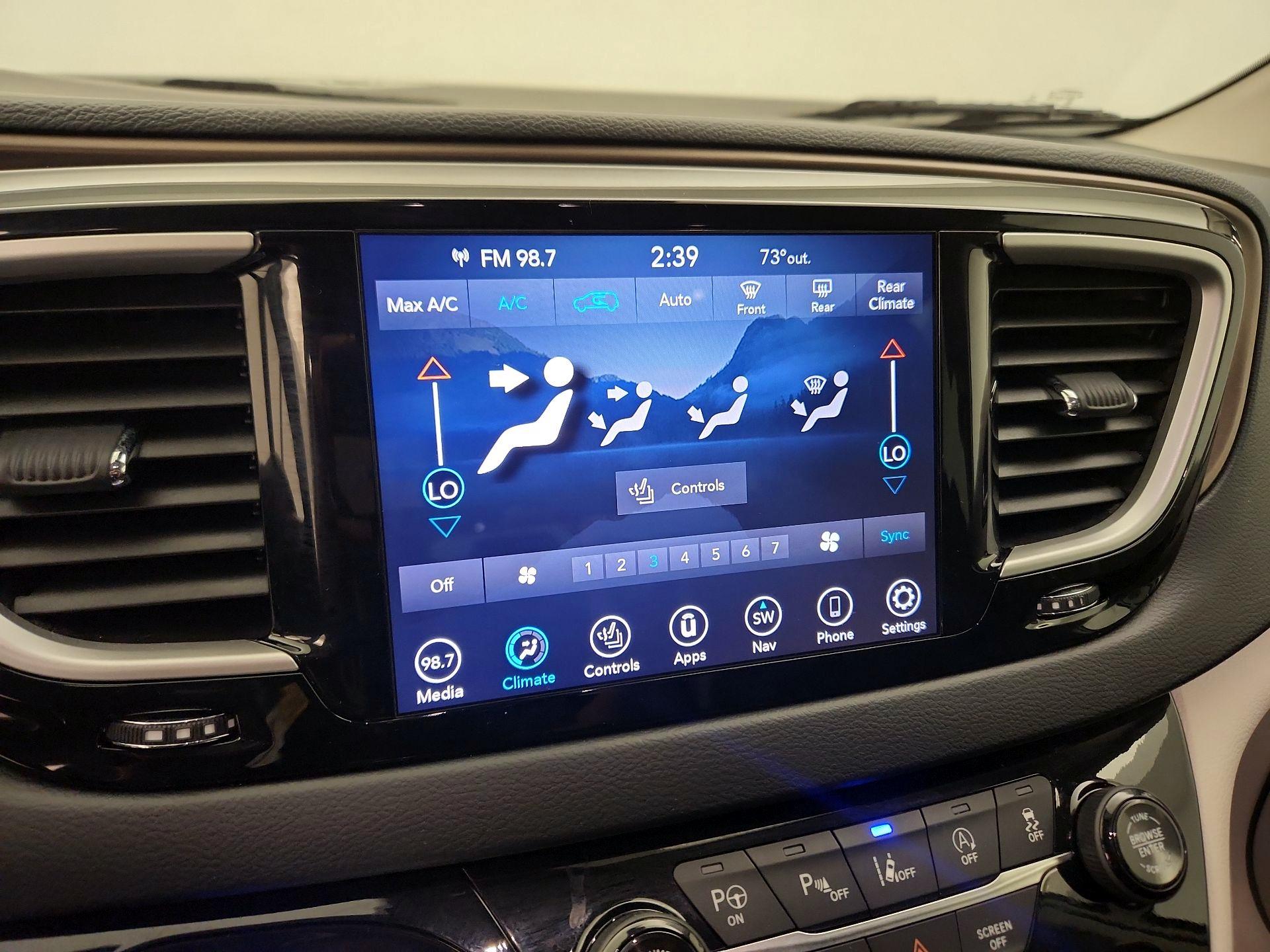 Thumbnail: 2019 Chrysler Pacifica - 17