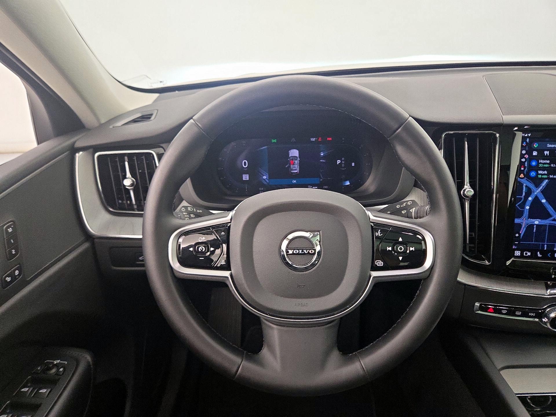 Thumbnail: 2025 Volvo XC60 - 10