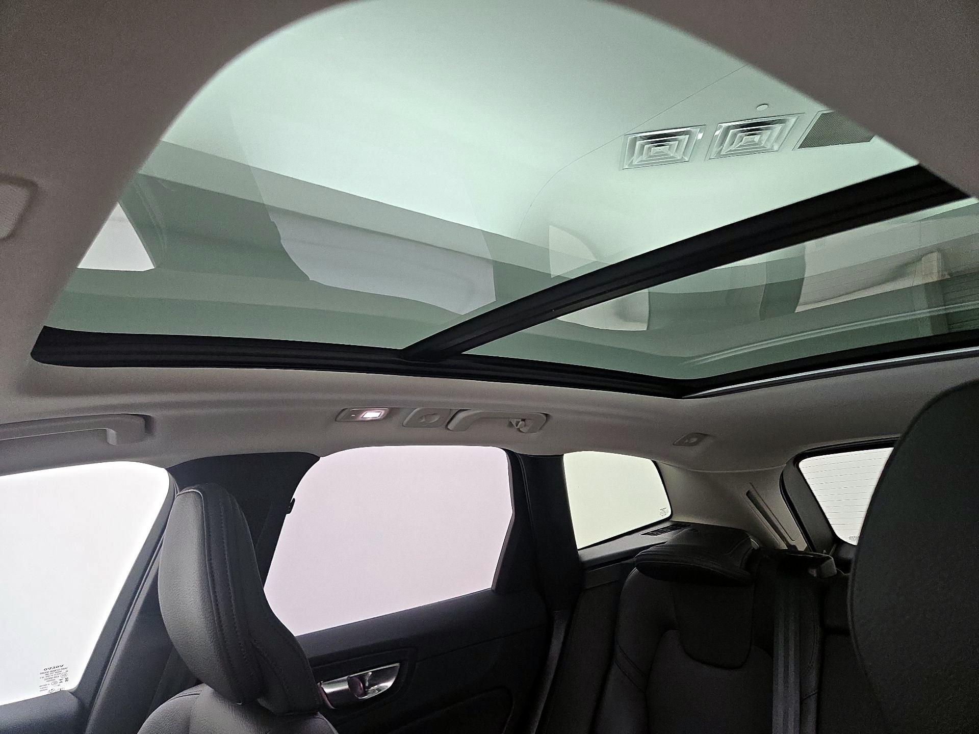 Thumbnail: 2025 Volvo XC60 - 20