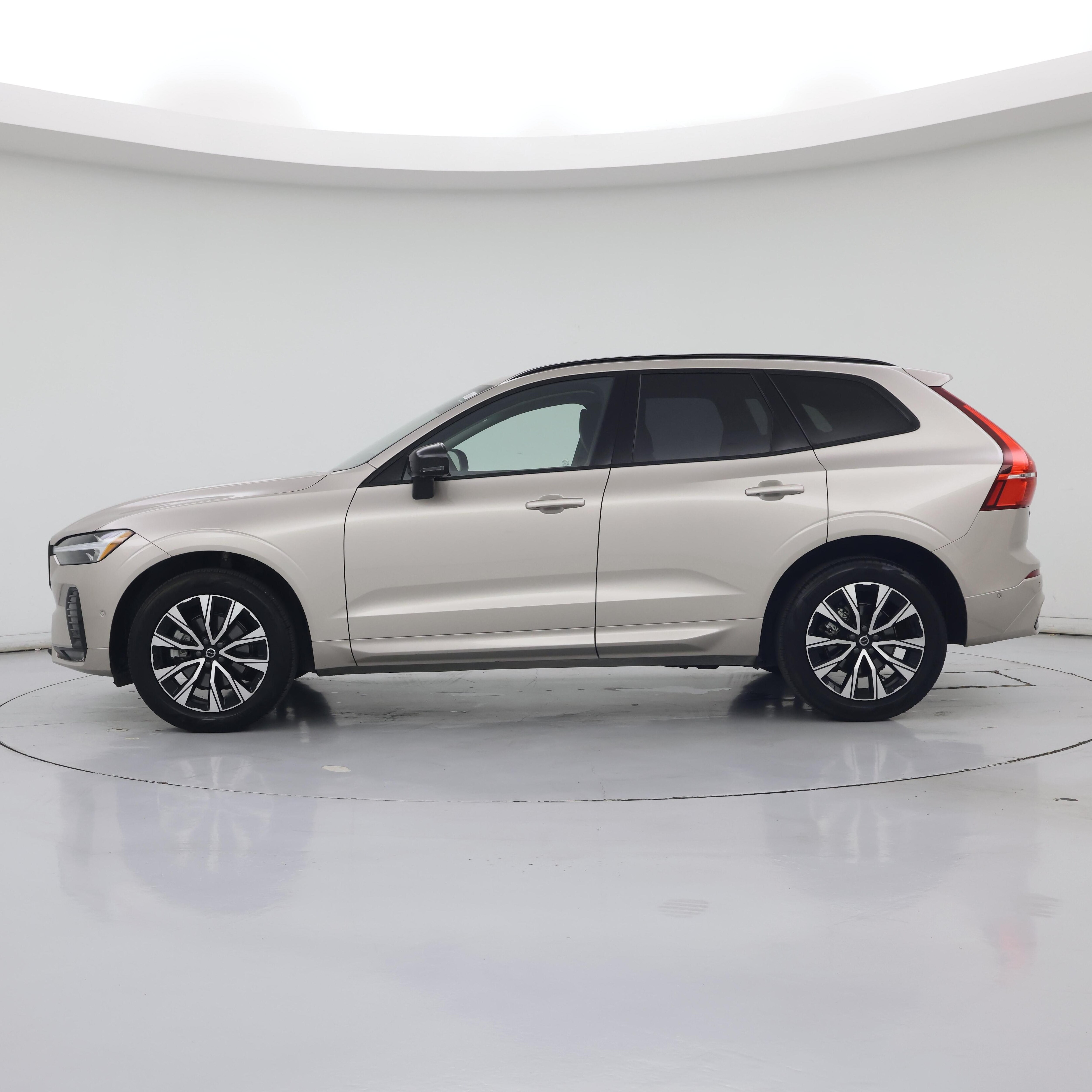 Thumbnail: 2025 Volvo XC60 - 3