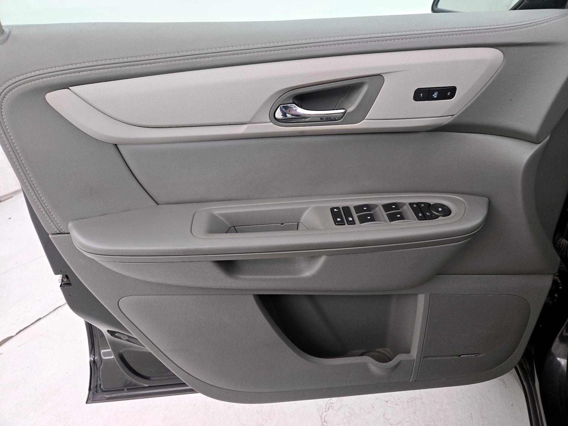 Thumbnail: 2017 Chevrolet Traverse - 12