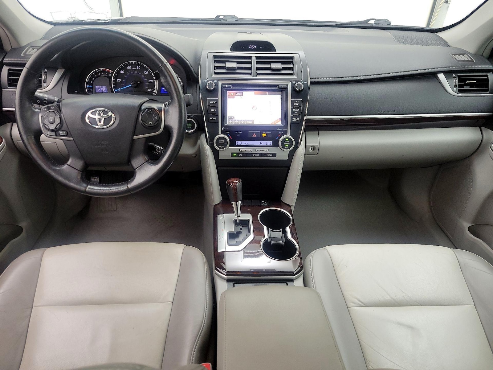 2014 Toyota Camry XLE - Photo 10