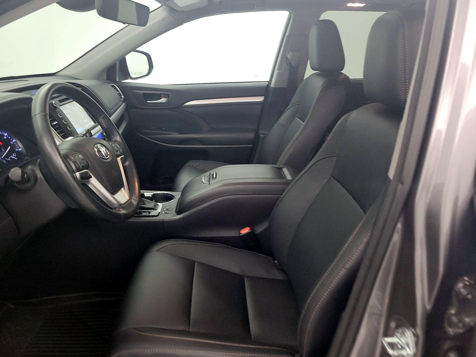 Thumbnail: 2017 Toyota Highlander - 11