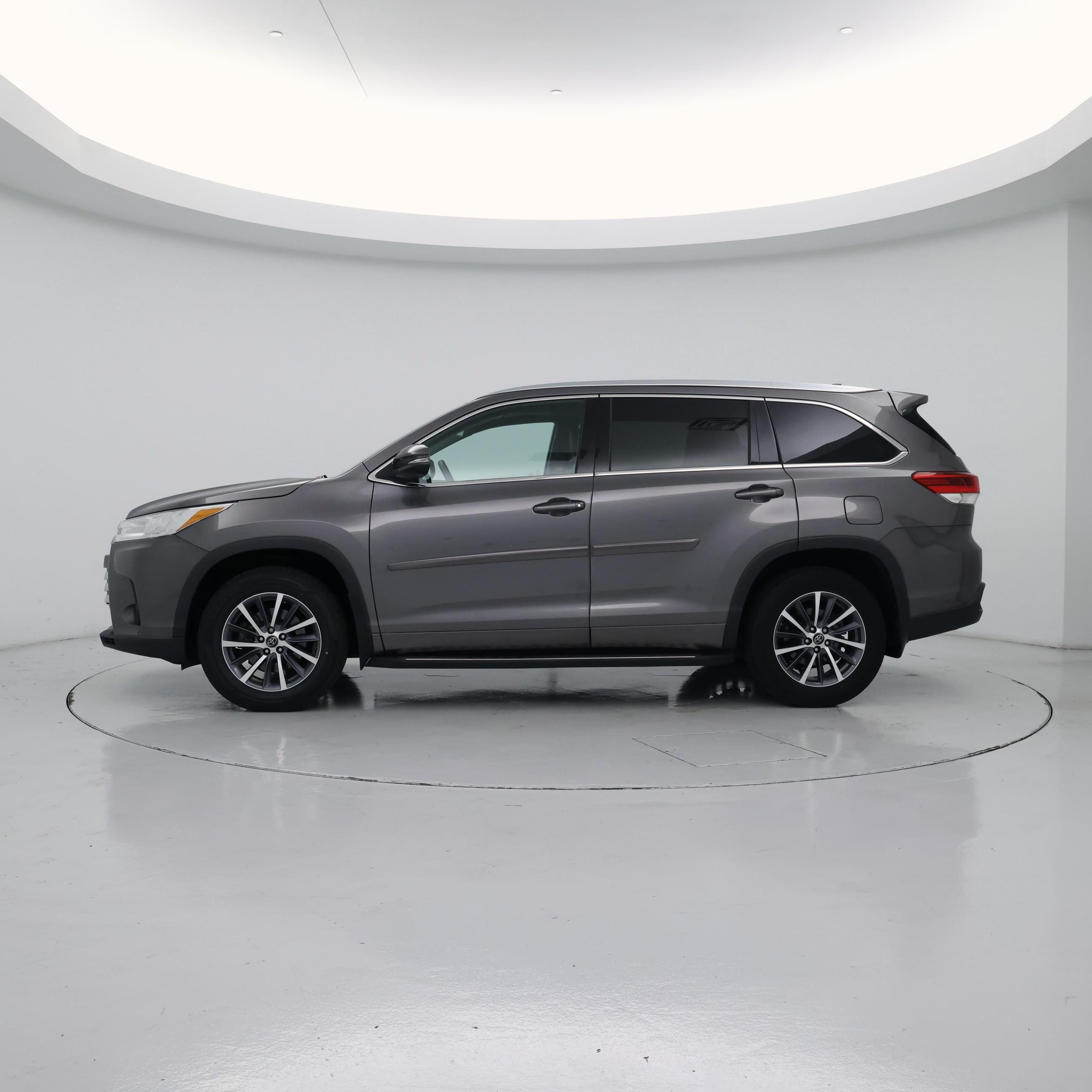 Thumbnail: 2017 Toyota Highlander - 3