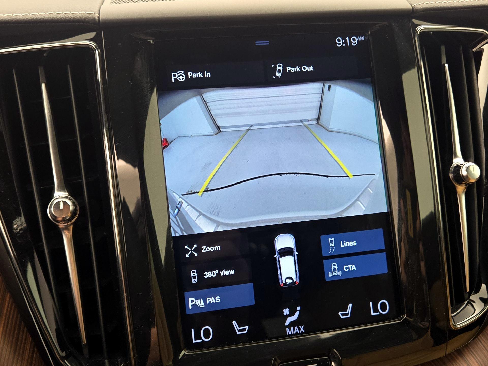 Thumbnail: 2019 Volvo XC60 - 15