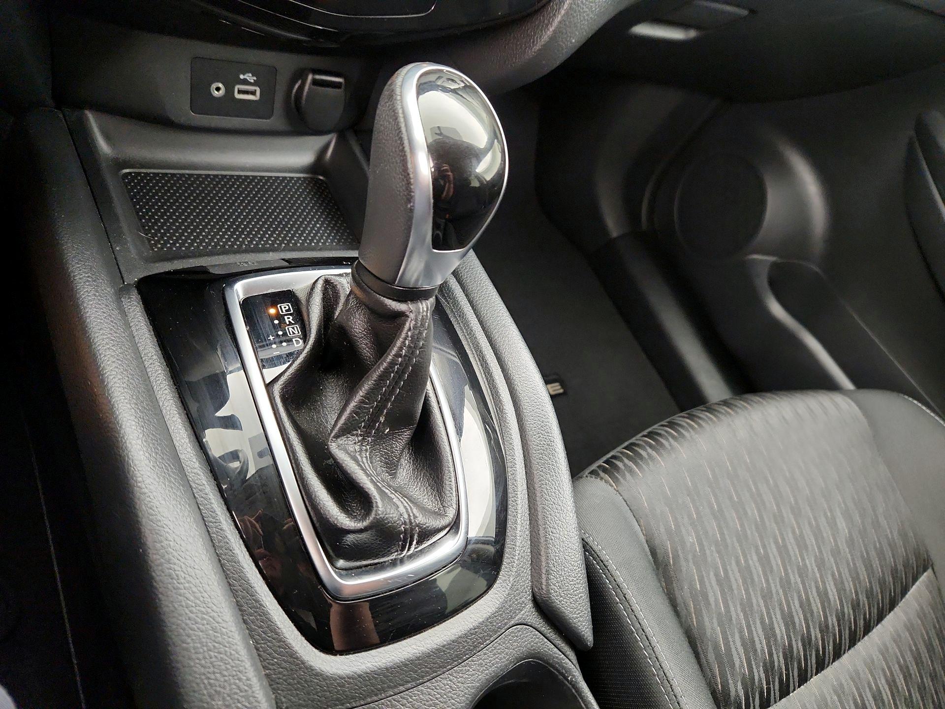 Thumbnail: 2018 Nissan Rogue - 15