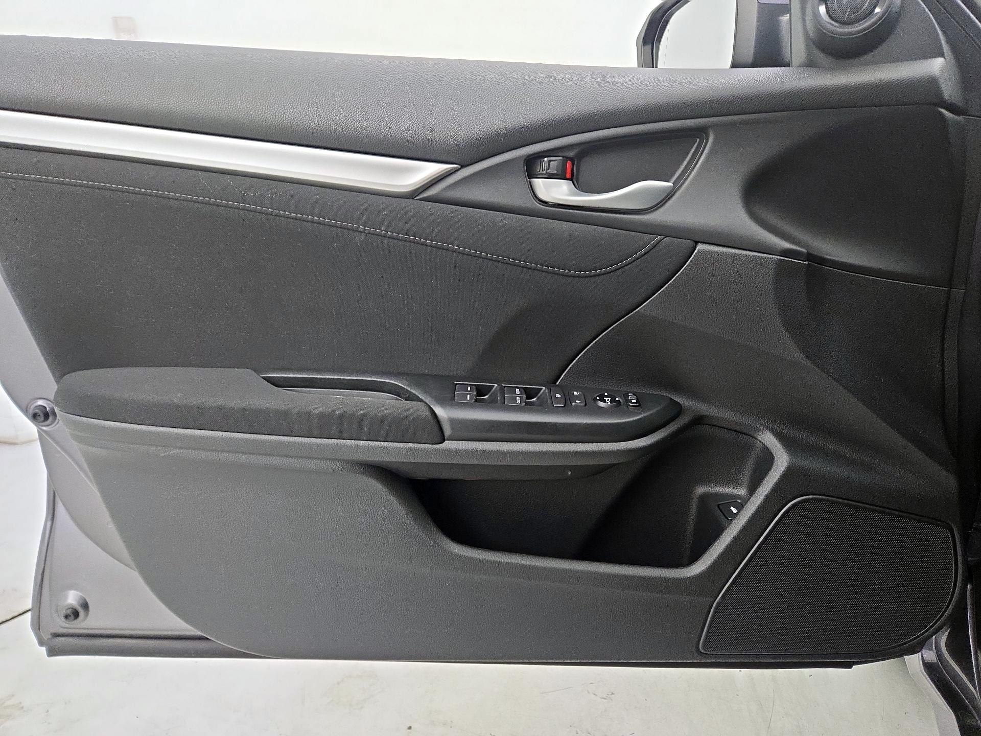 Thumbnail: 2016 Honda Civic - 12
