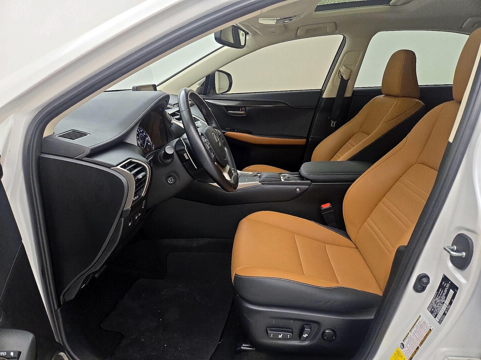 2021 Lexus NX 300 - Photo 12
