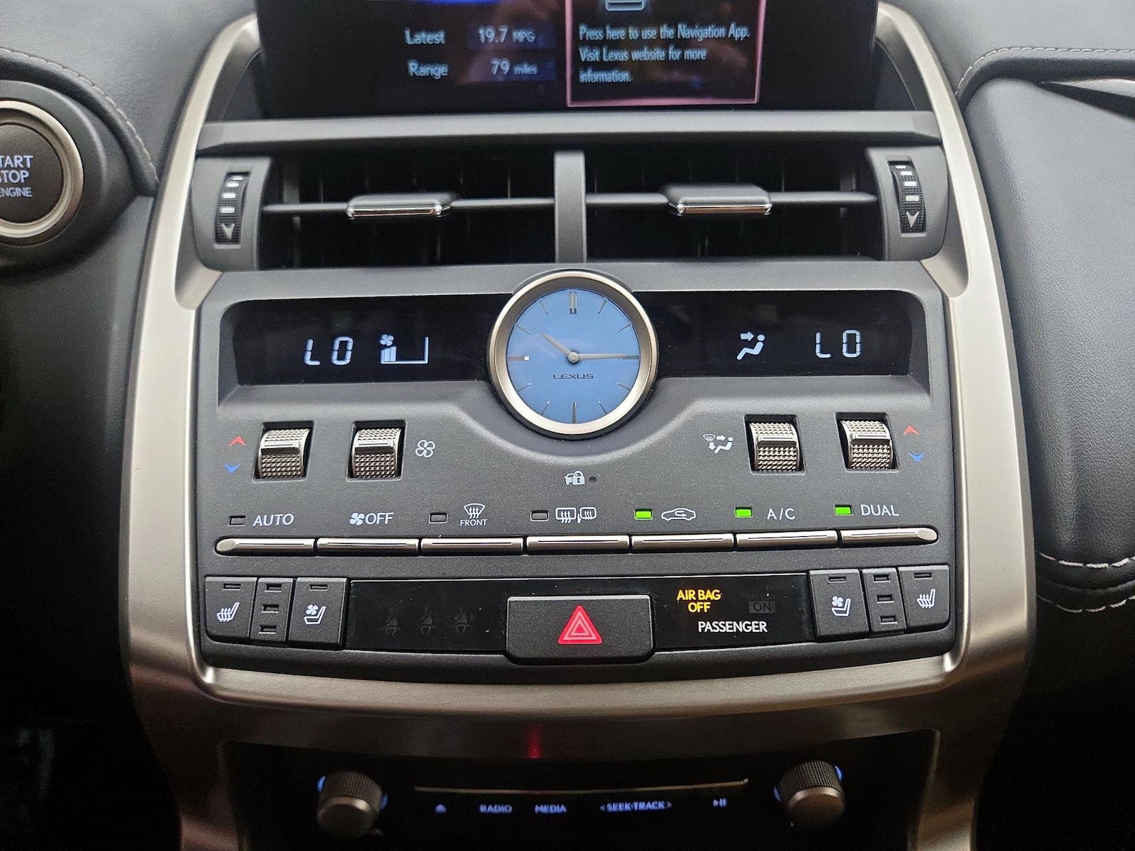 2021 Lexus NX 300 - Photo 17