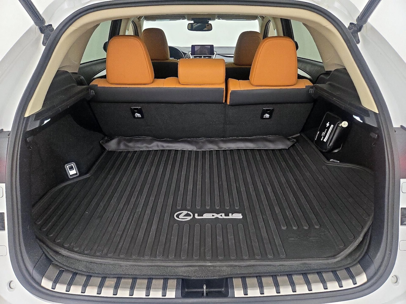 2021 Lexus NX 300 - Photo 22
