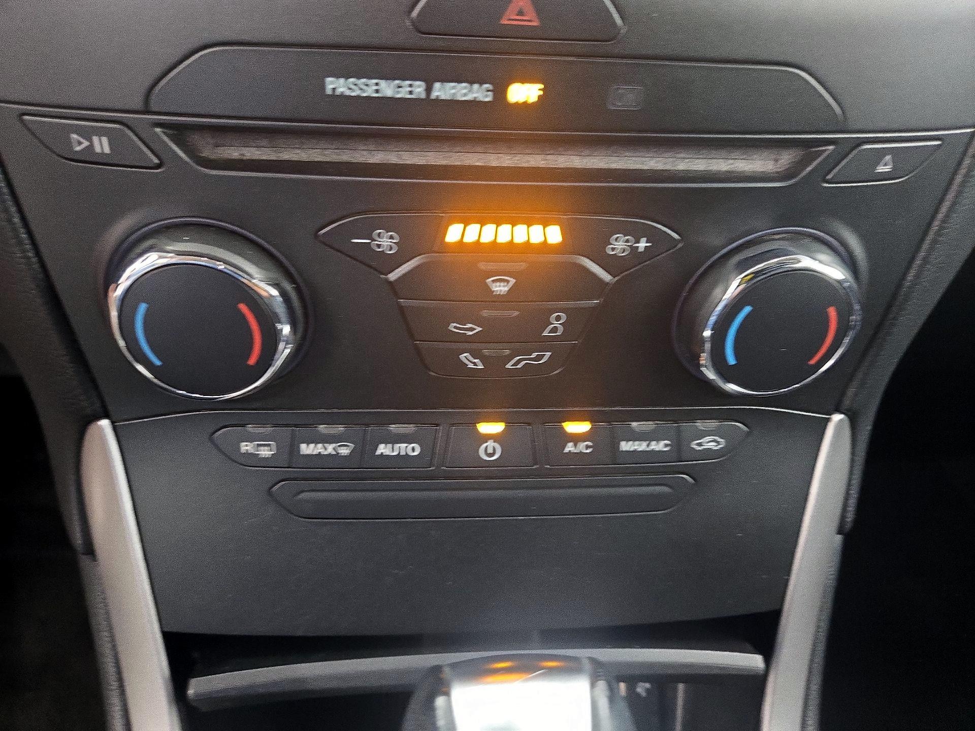 Thumbnail: 2018 Ford Edge - 16