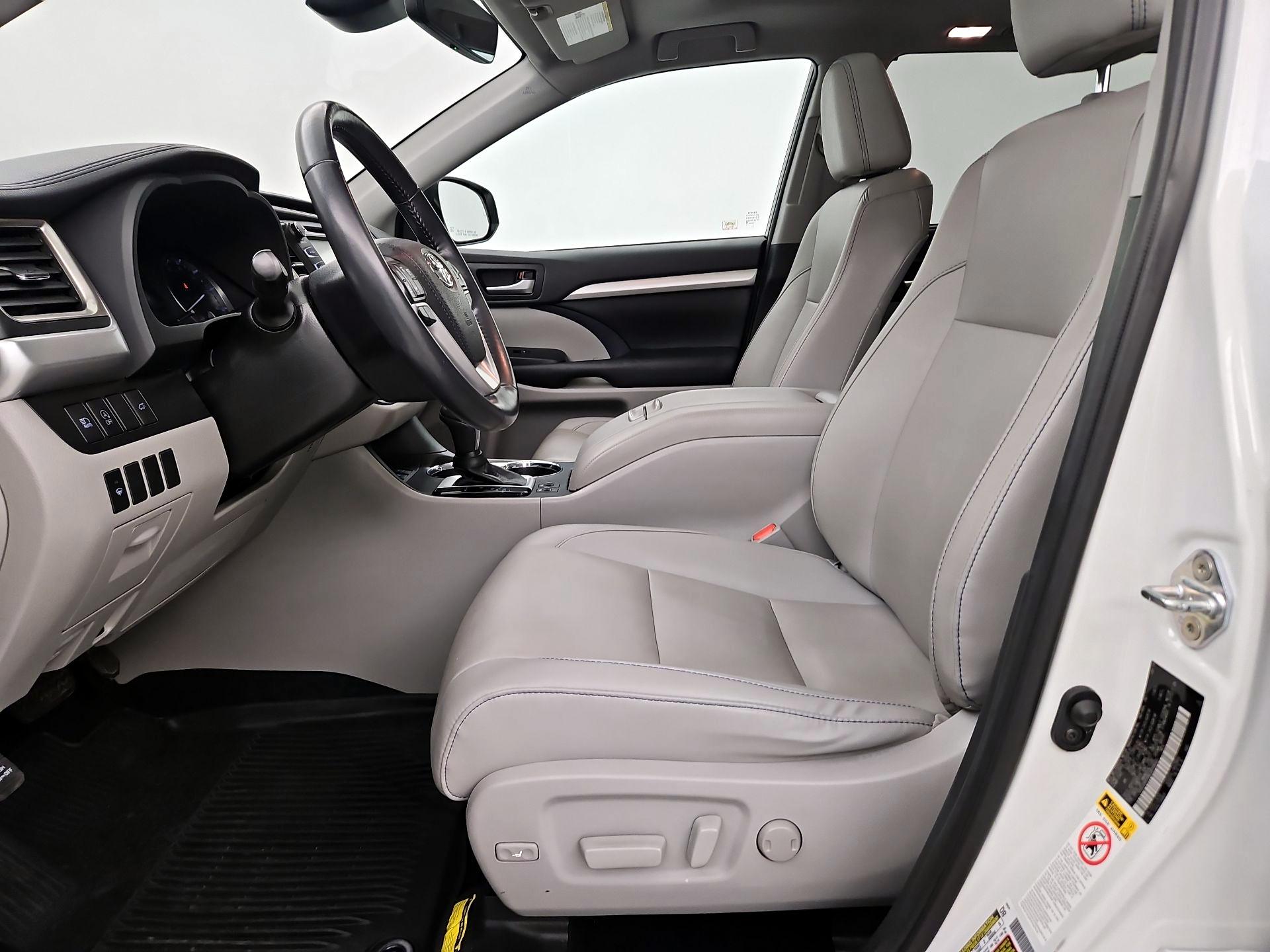 Thumbnail: 2019 Toyota Highlander - 11