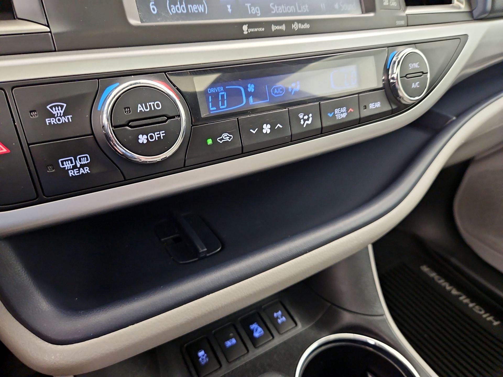 Thumbnail: 2019 Toyota Highlander - 17