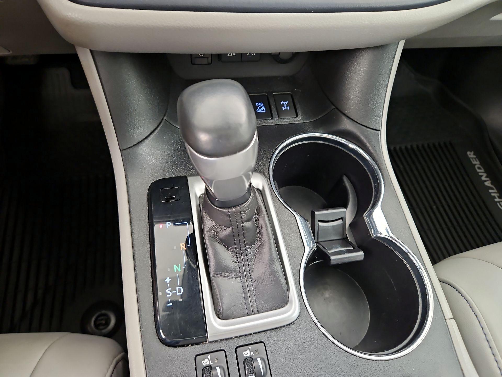 Thumbnail: 2019 Toyota Highlander - 18